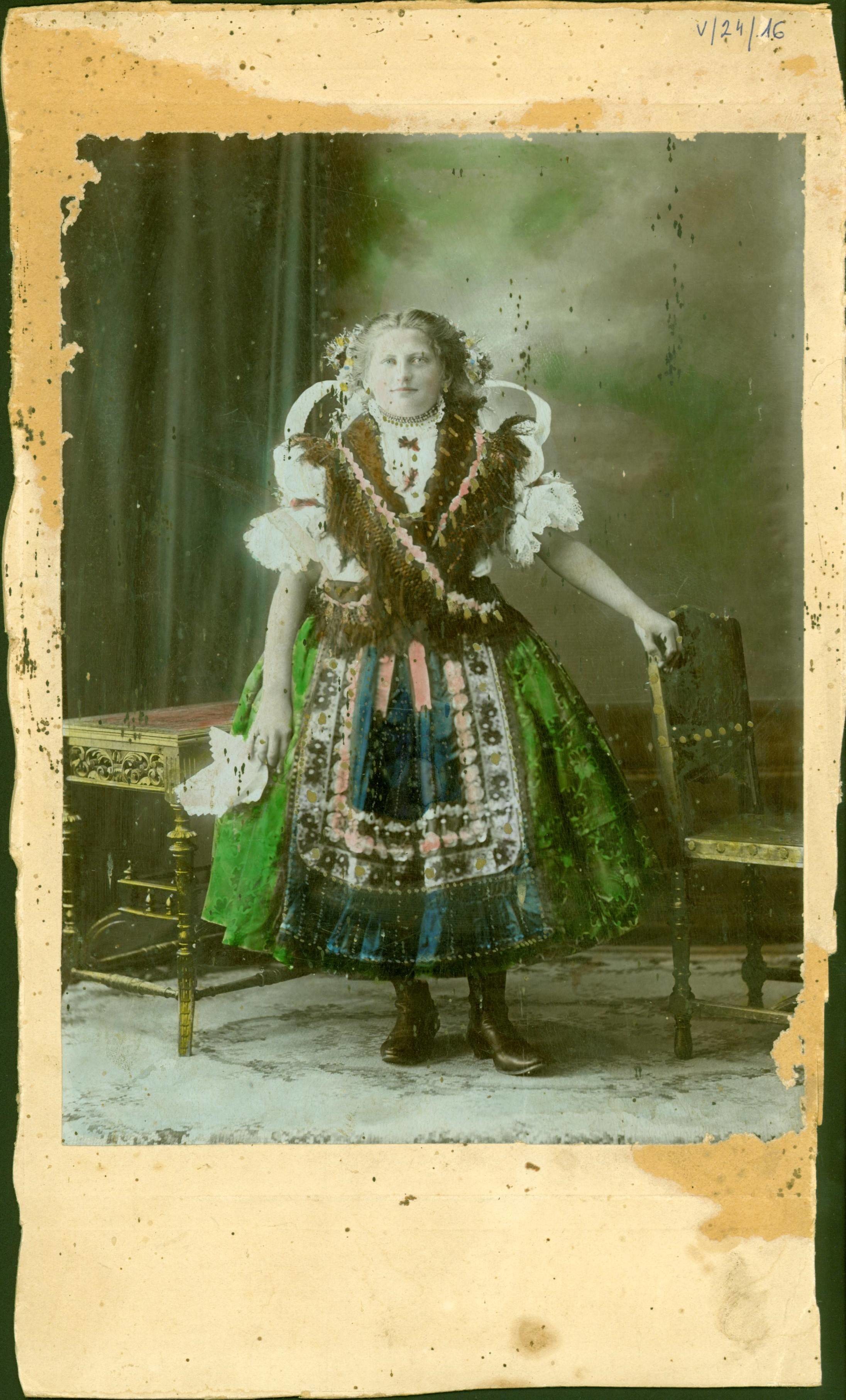 Porrogszentkirályi női viselet /asszony/, Fülöp Erzsébet 1913 körül (Rippl-Rónai Múzeum RR-F)