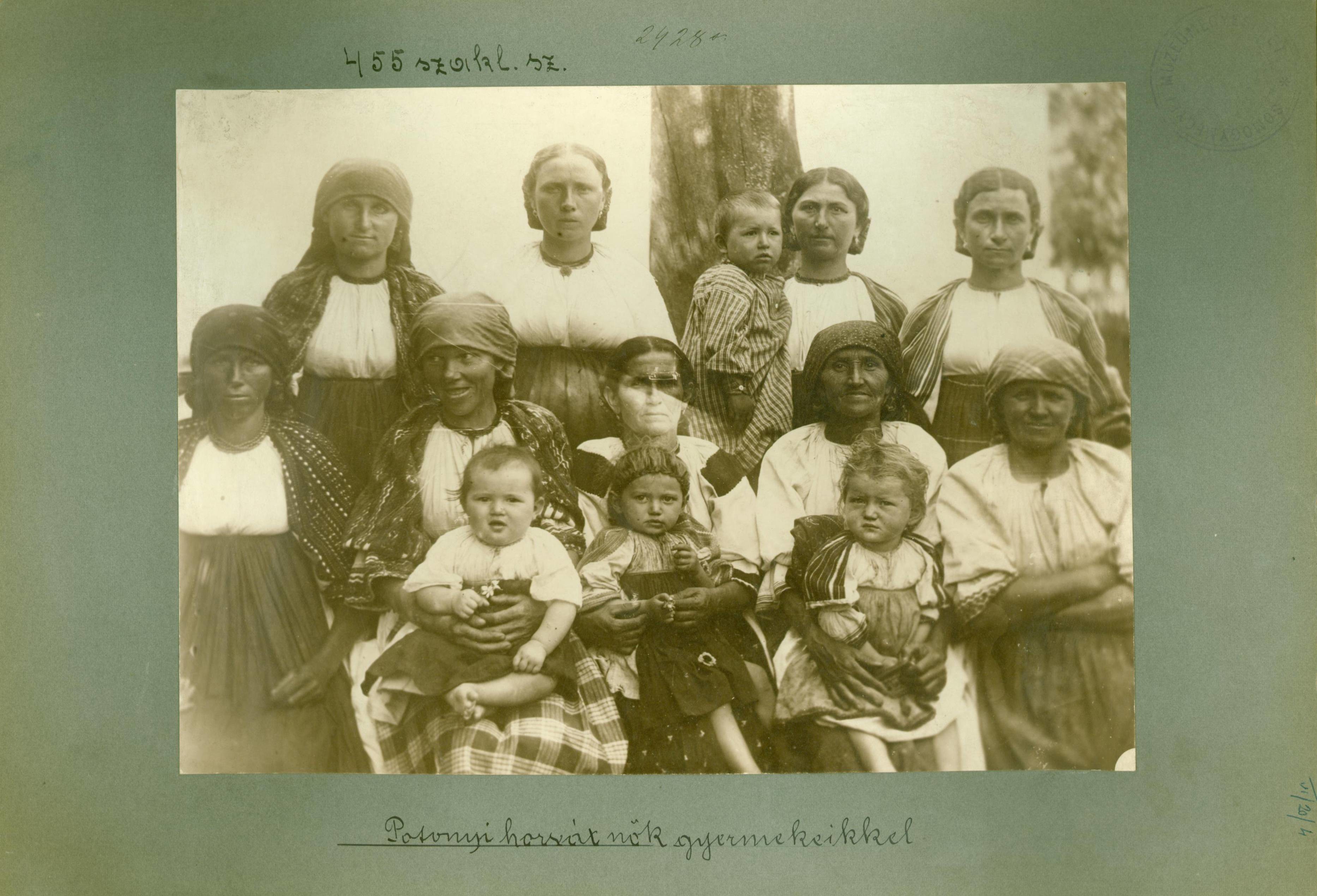 Potonyi horvát nők gyermekeikkel (Rippl-Rónai Múzeum RR-F)