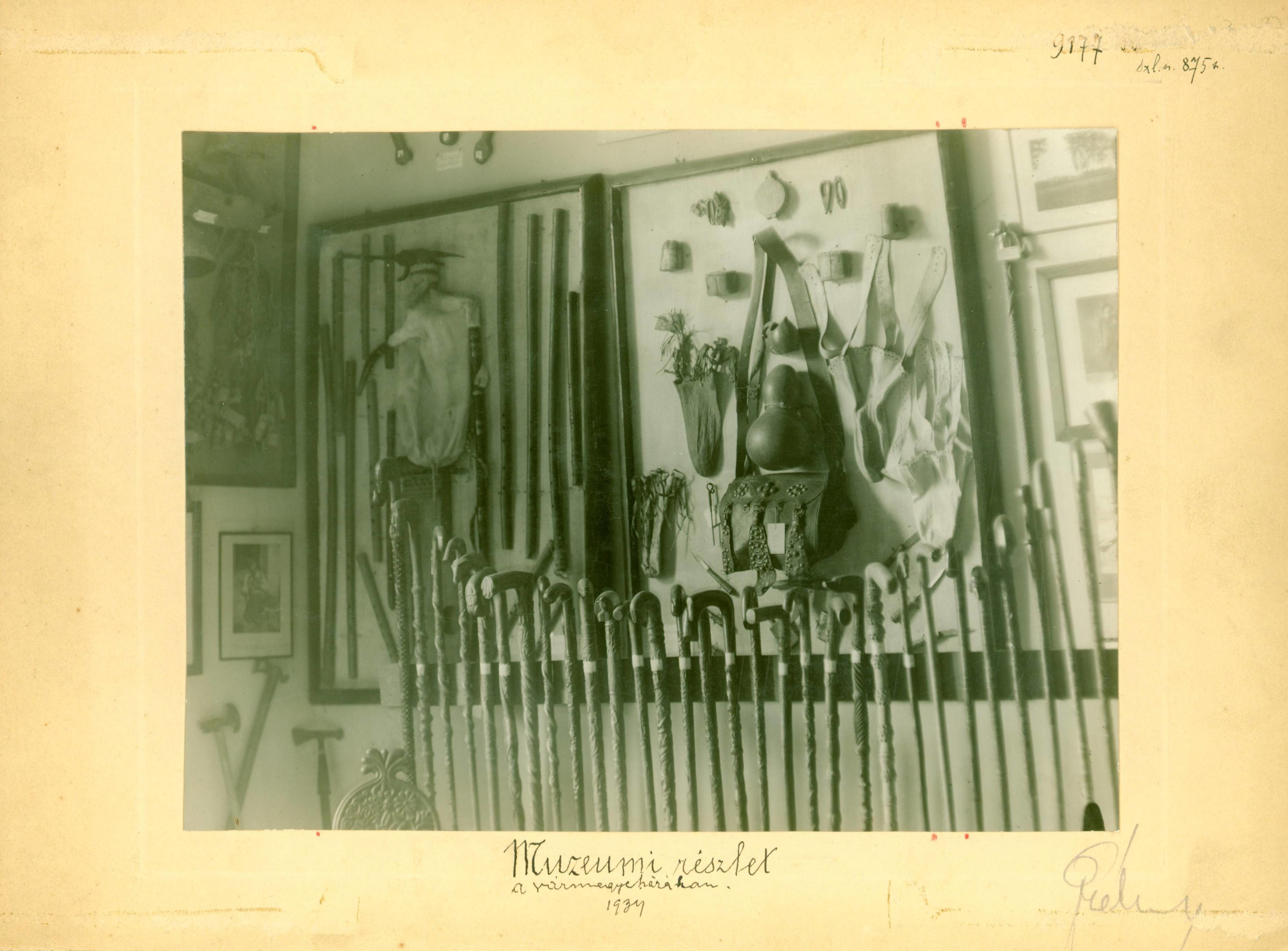 Részlet a múzeum néprajzi kiállításából 1934-ben a Vármegyeházán (Rippl-Rónai Múzeum RR-F)