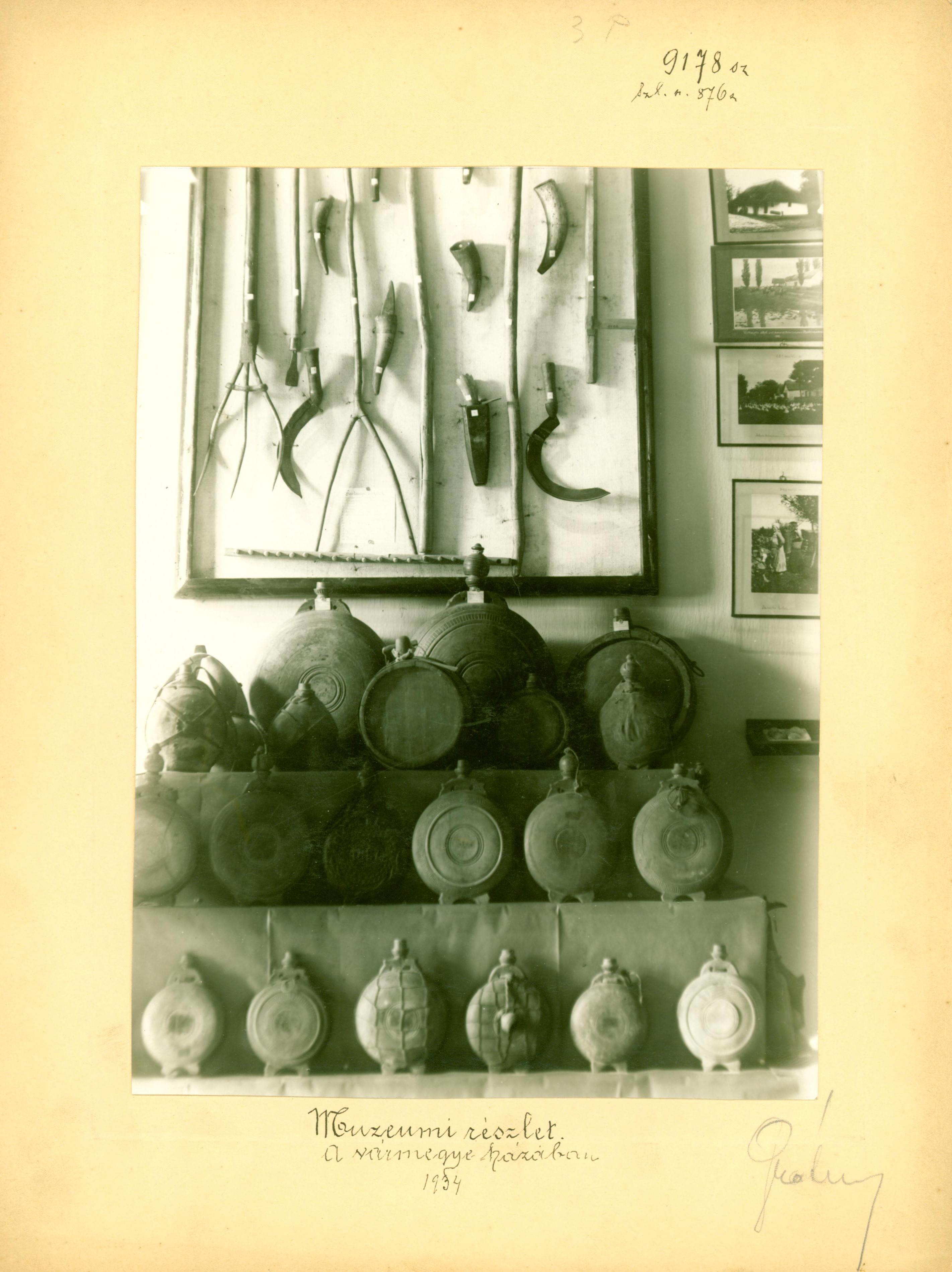 Részlet a múzeum néprajzi kiállításából 1934-ben a Vármegyeházán (Rippl-Rónai Múzeum RR-F)