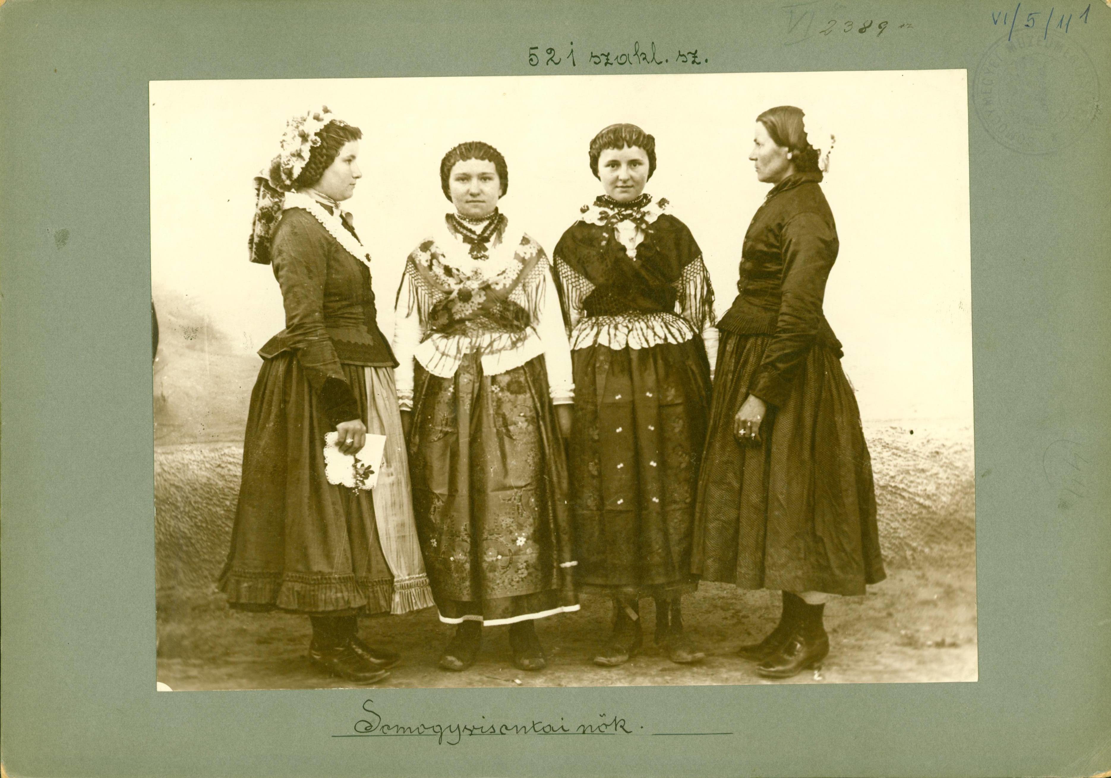 Somogyvisontai nők (Rippl-Rónai Múzeum RR-F)