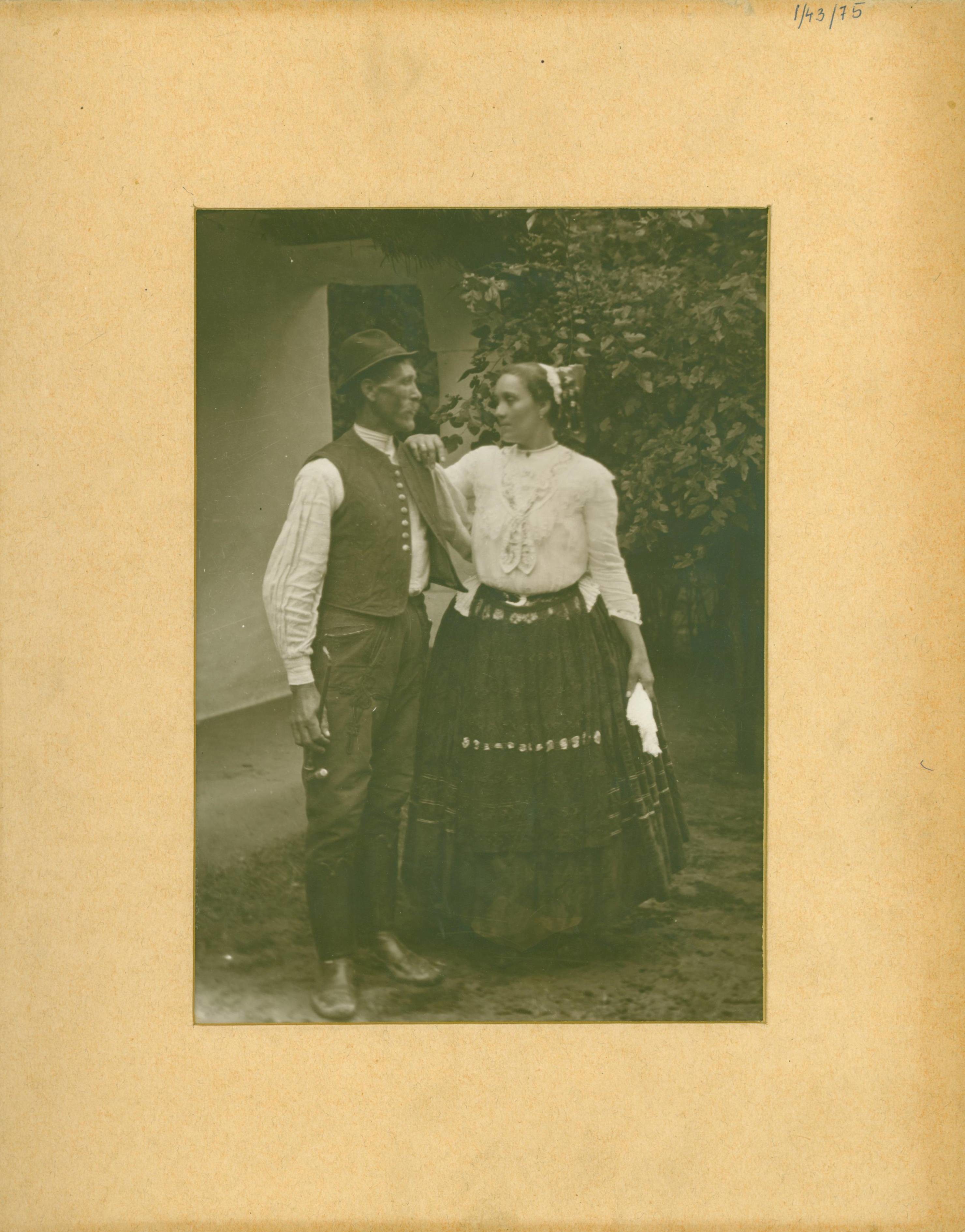 Törökkoppányi házaspár ünnepi viseletben (Rippl-Rónai Múzeum RR-F)
