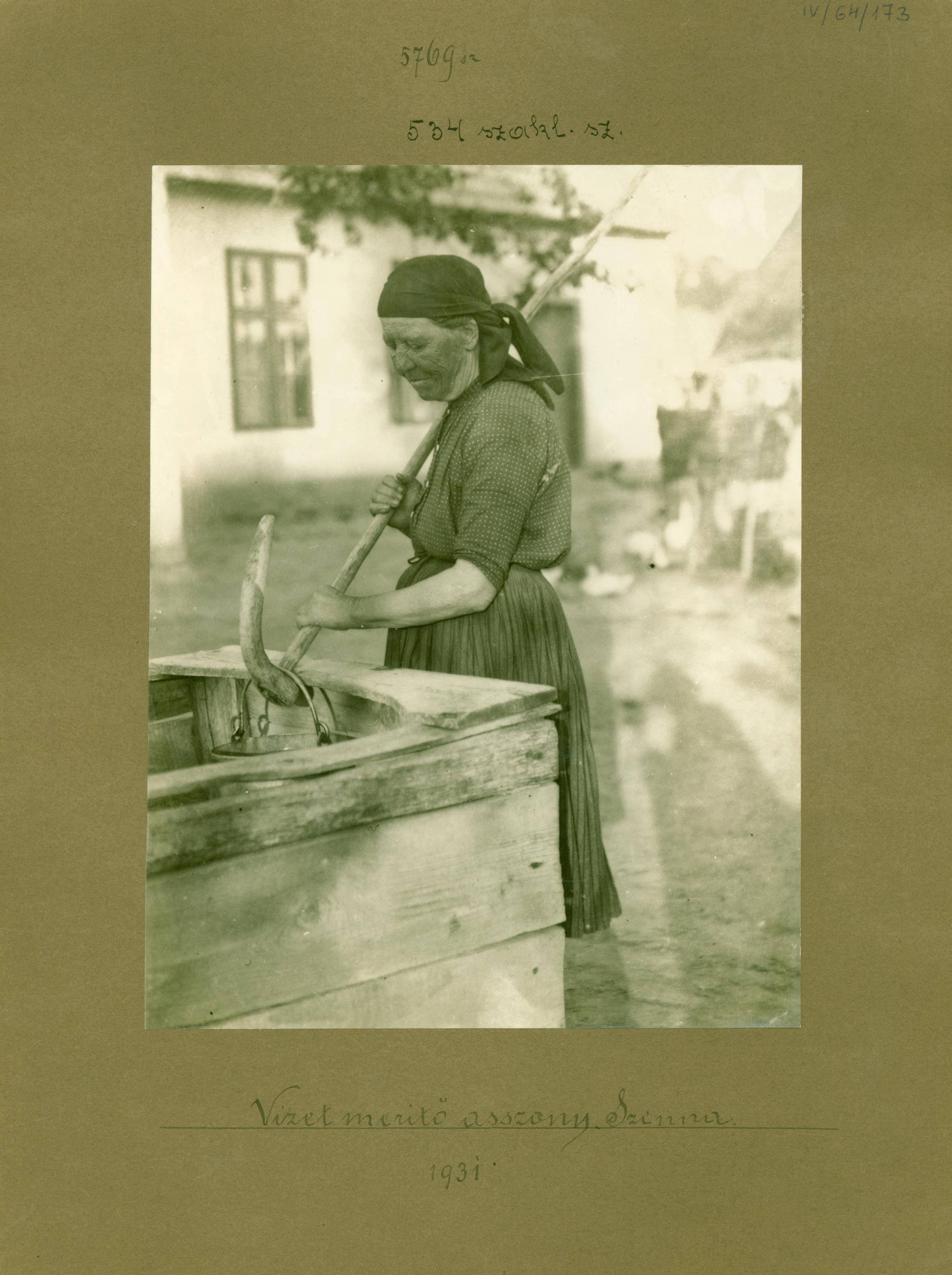 Vizet merítő asszony Szennán (Rippl-Rónai Múzeum RR-F)