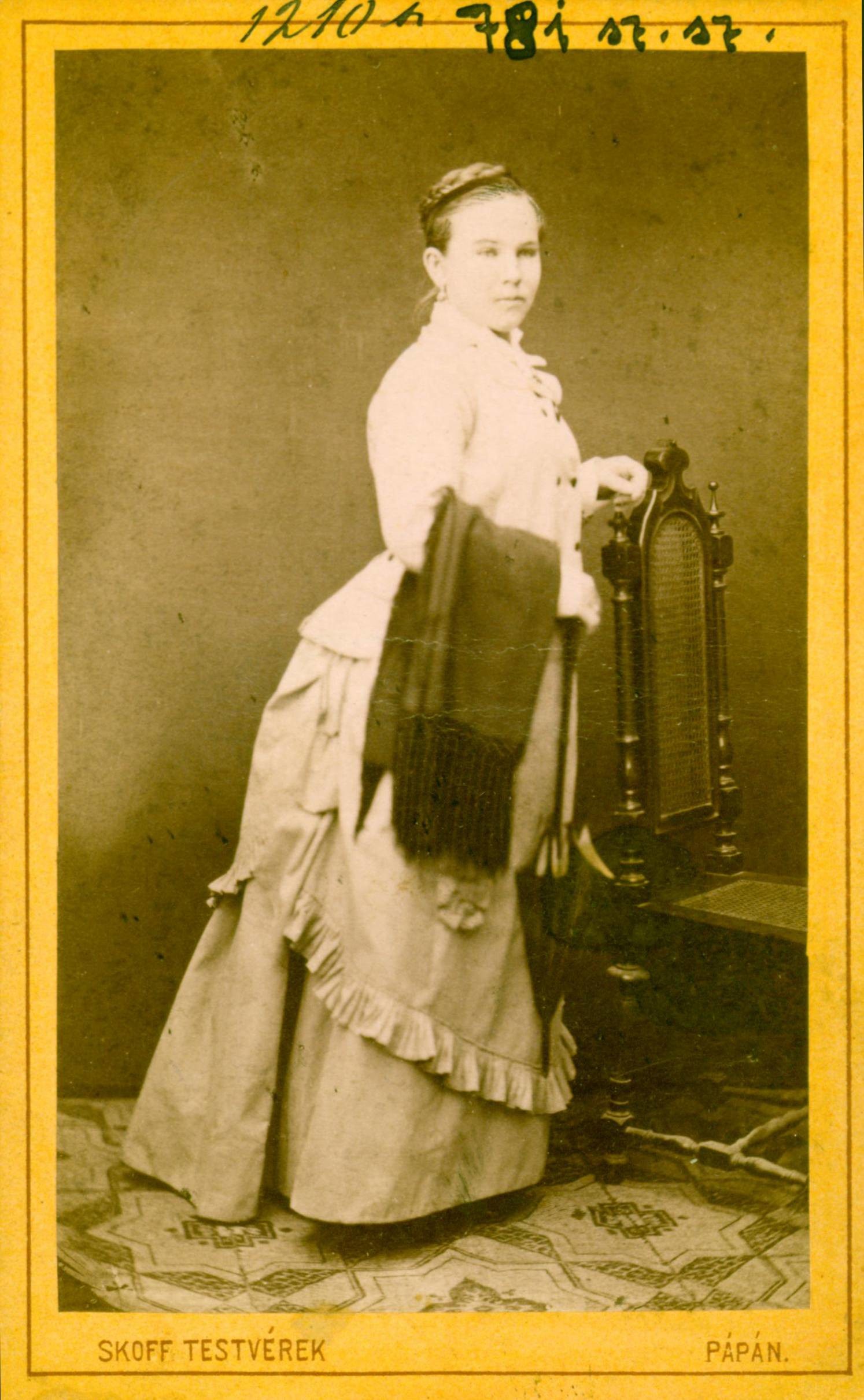 1870-1880 évekbeli női viselet (Rippl-Rónai Múzeum RR-F)