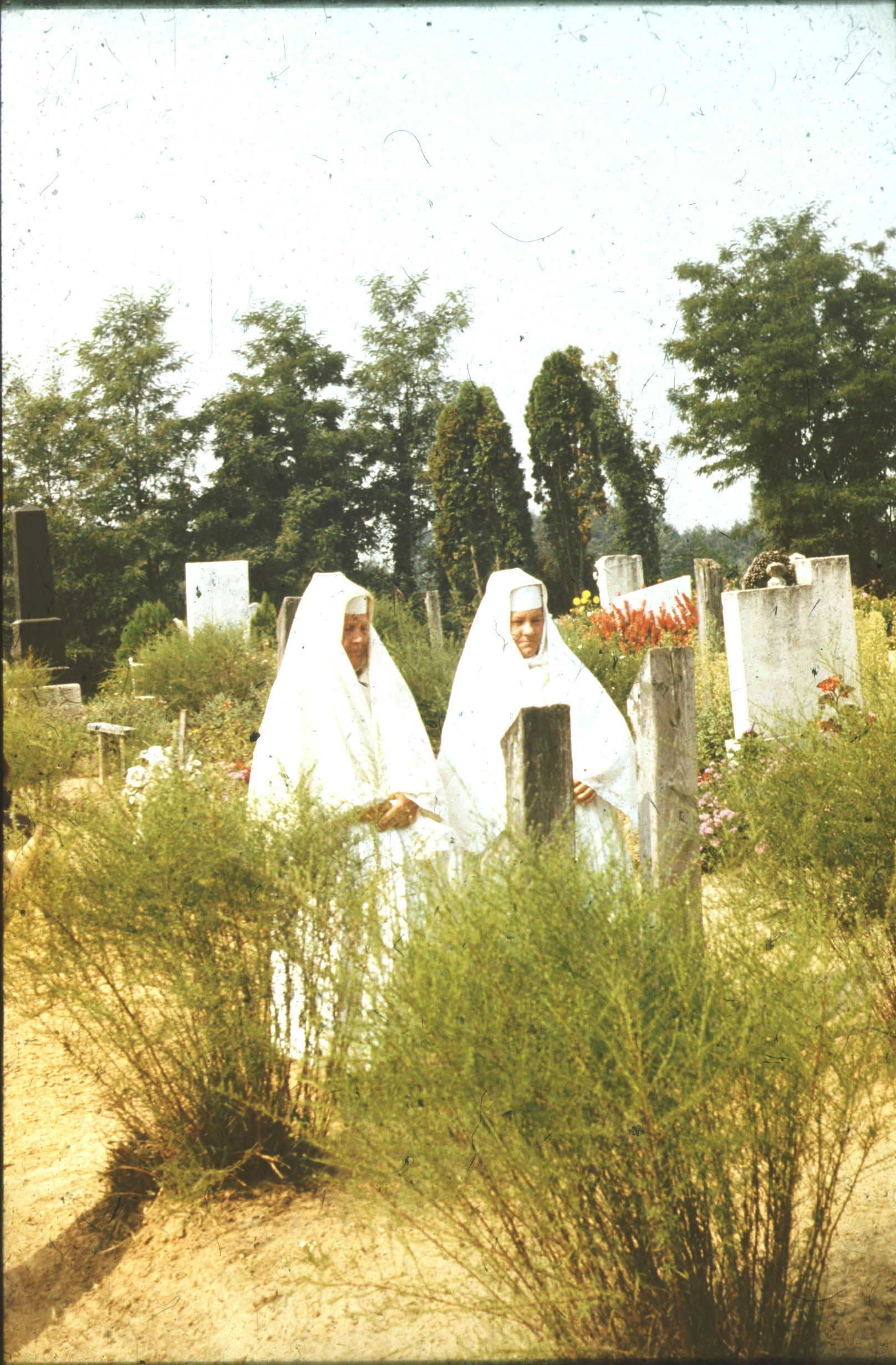 Fehér gyászviselet, özv. Kiss Lajosné, Illés Mihályné (Rippl-Rónai Múzeum RR-F)