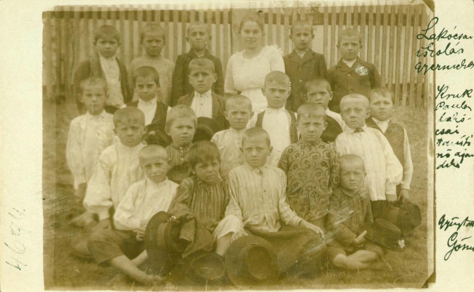 Lakócsai iskolás gyermekek (Rippl-Rónai Múzeum RR-F)