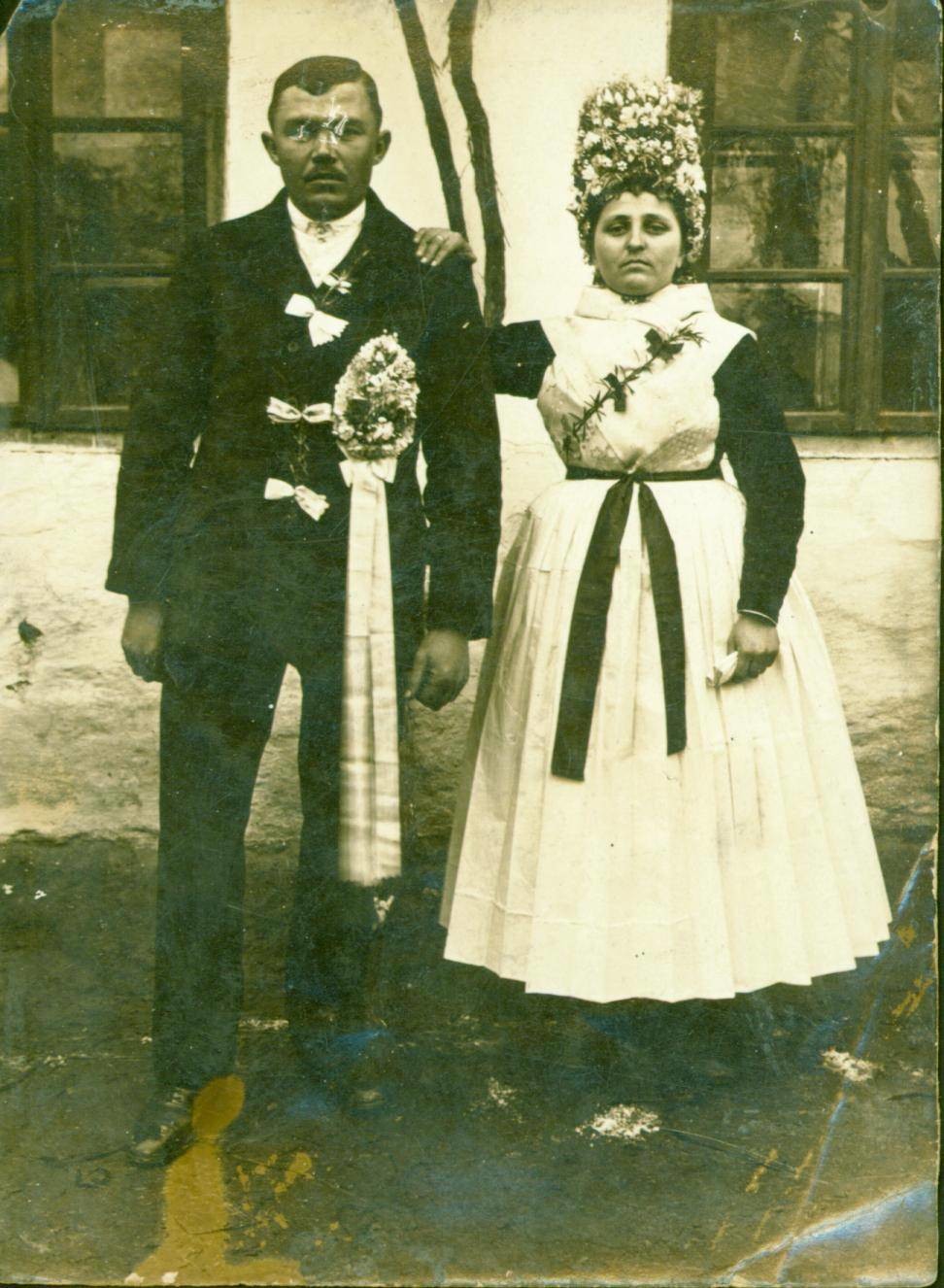 Német vőlegény és menyasszony Szulokról (Rippl-Rónai Múzeum RR-F)