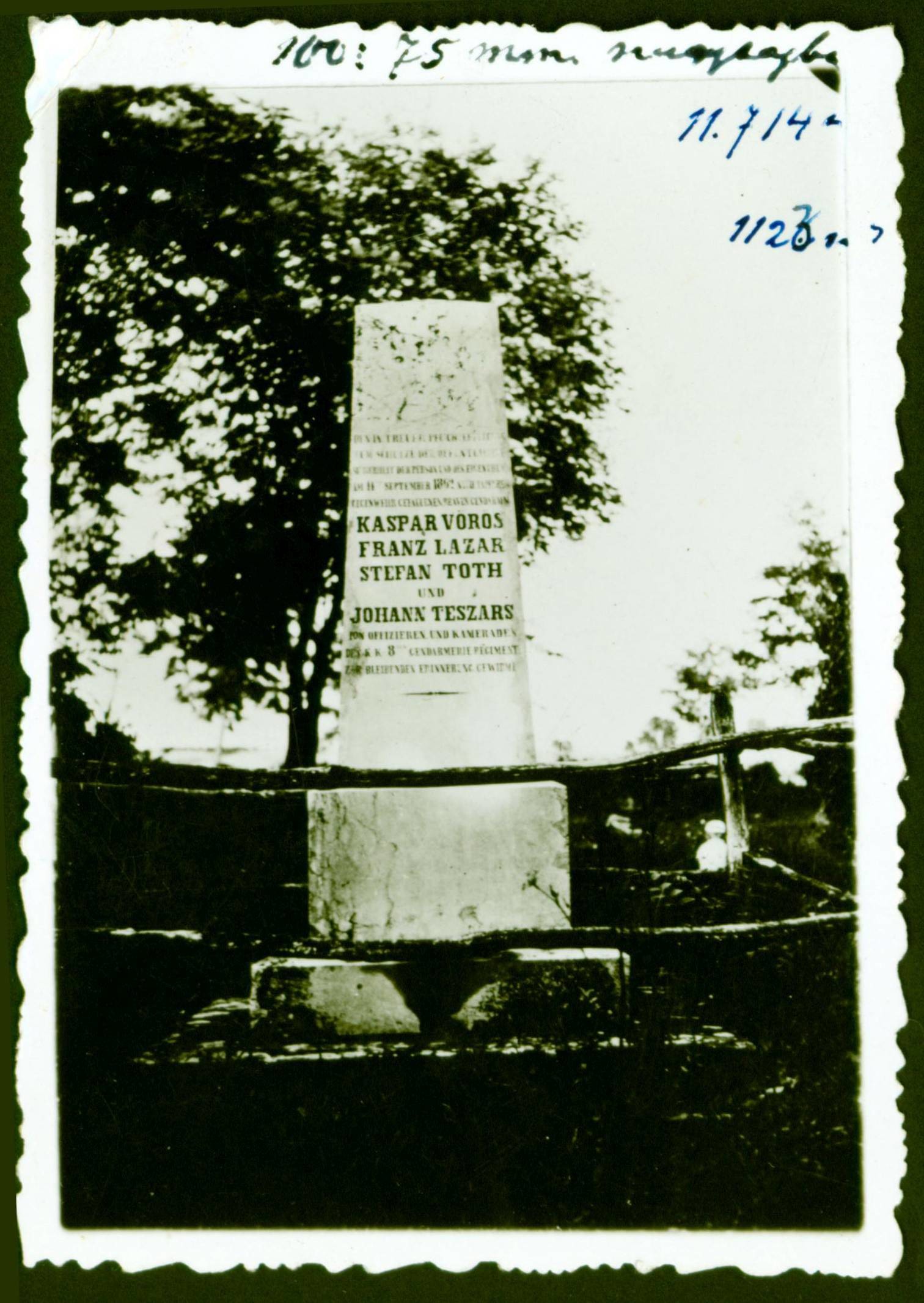 Rácőrs-pusztai emlékkő az ott 1862-ben, betyárokkal való harc során elesett három zsandár emlékére (Rippl-Rónai Múzeum RR-F)