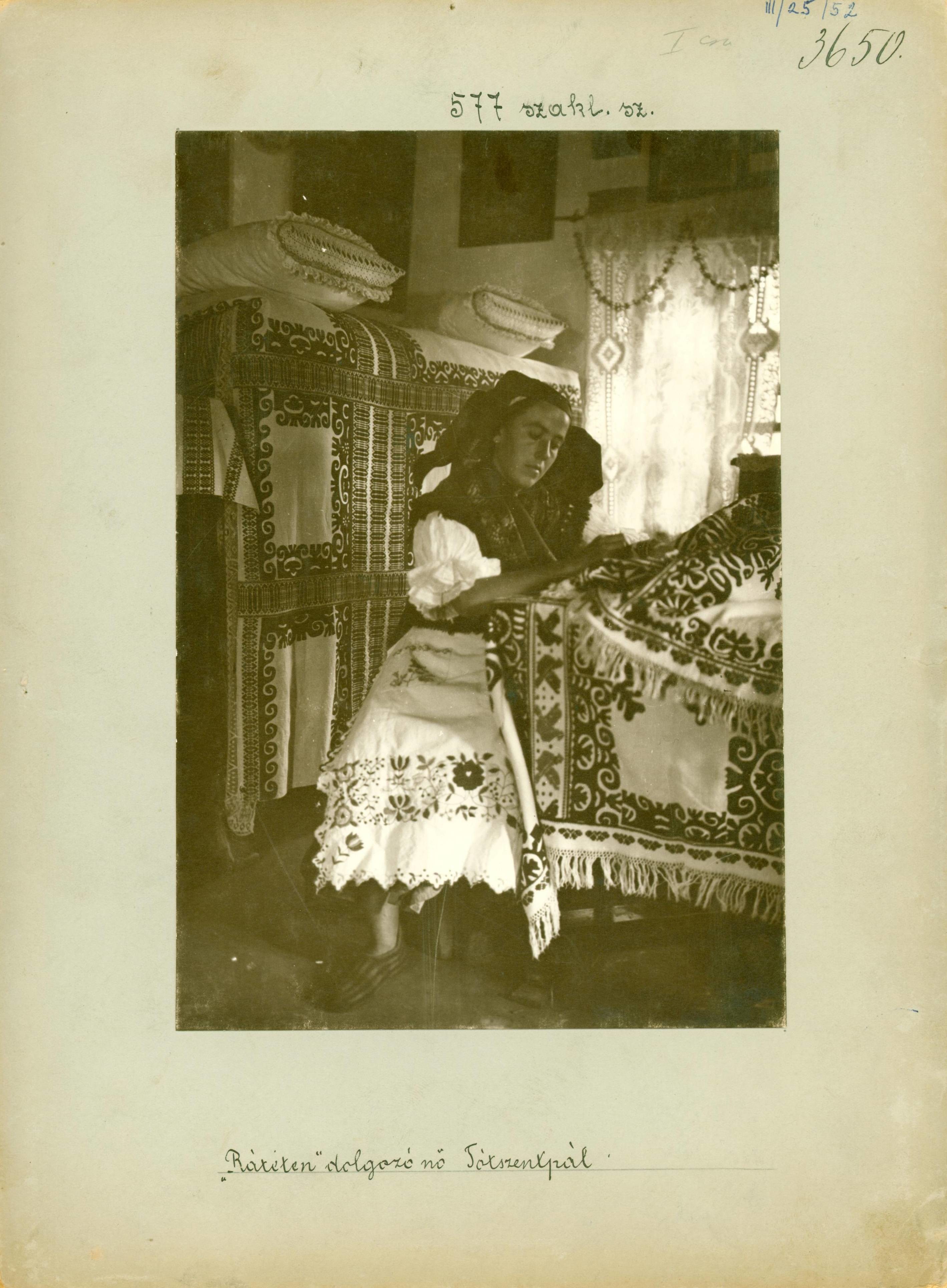 Rátéten dolgozó nő Tótszentpálon (Rippl-Rónai Múzeum RR-F)