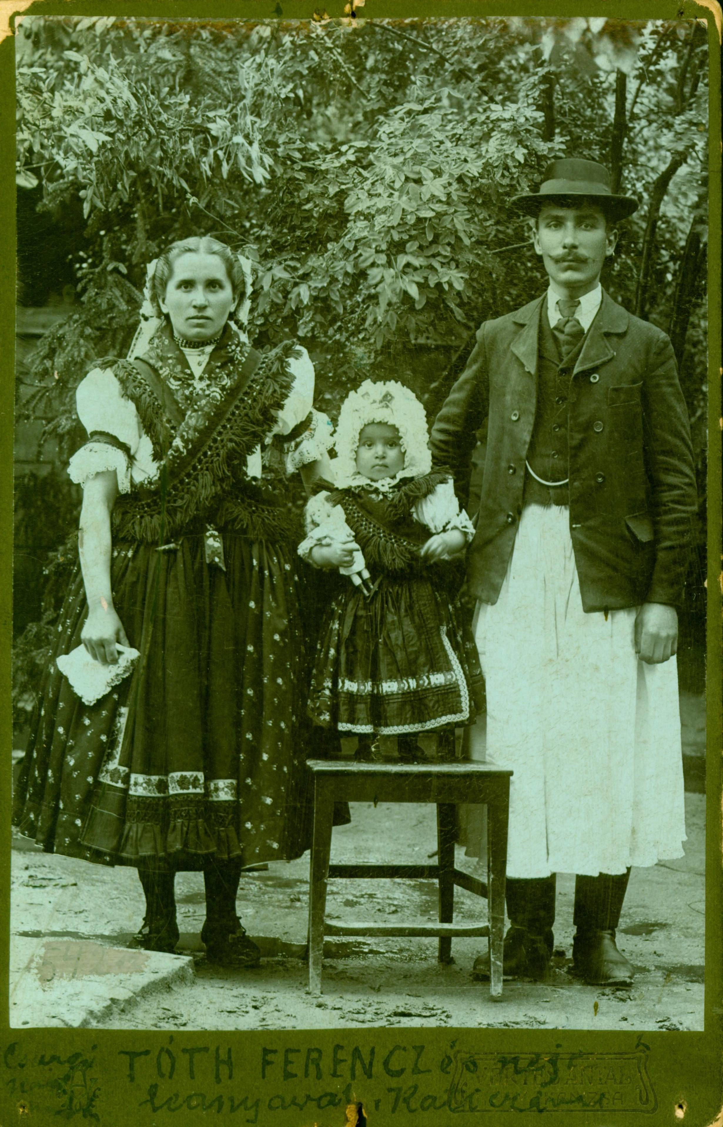 Tóth Ferenc és családja Csurgónagymartonban (Rippl-Rónai Múzeum RR-F)