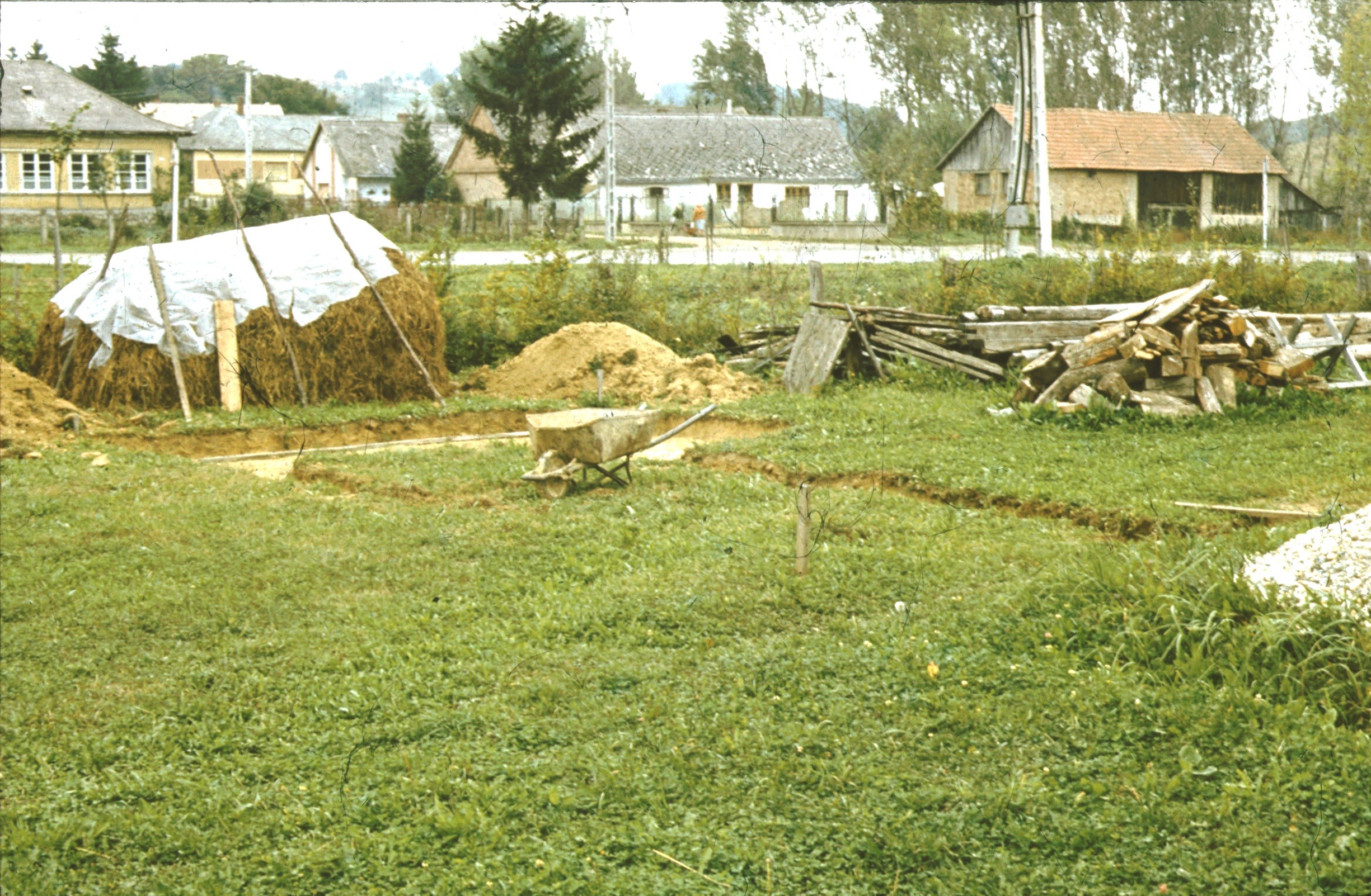 A görgetegi pajta-istálló alapozásának helye DK-i nézet (Rippl-Rónai Múzeum RR-F)