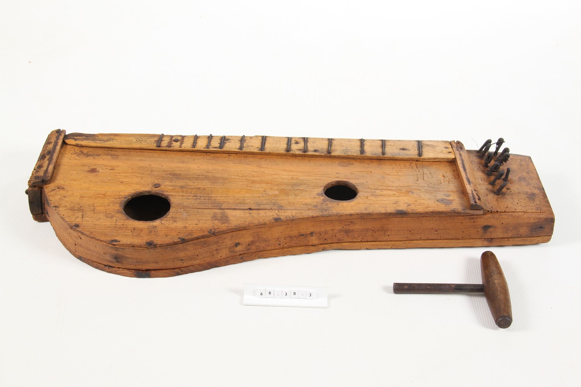 Citera és kulcsa "tollaverő citora" (Rippl-Rónai Múzeum RR-F)
