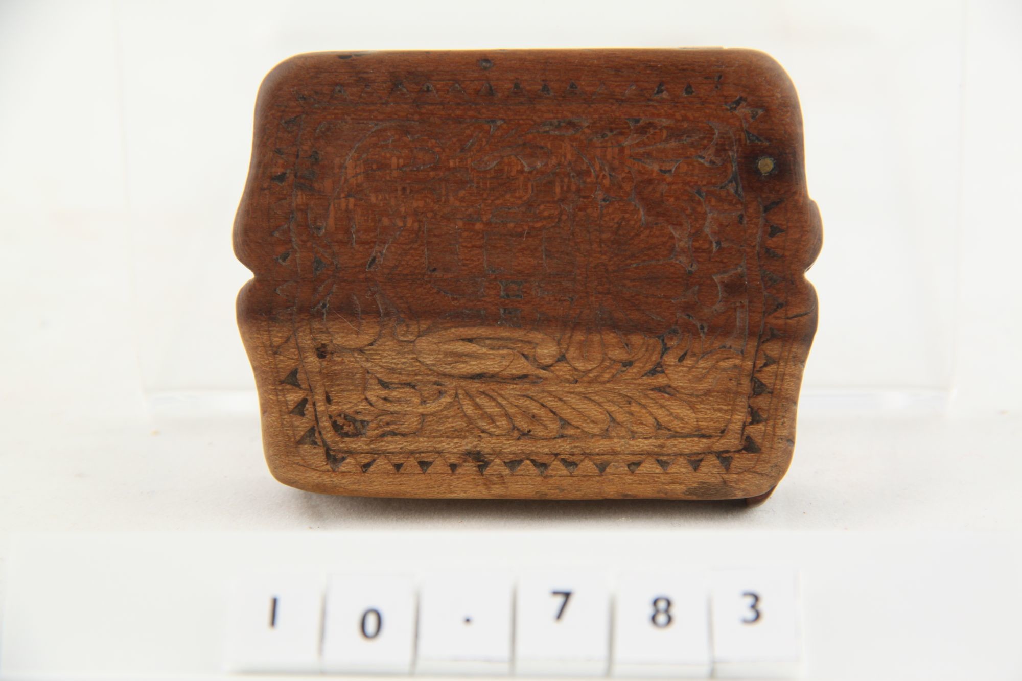 Gyufatartó, faragott fából (Rippl-Rónai Múzeum RR-F)