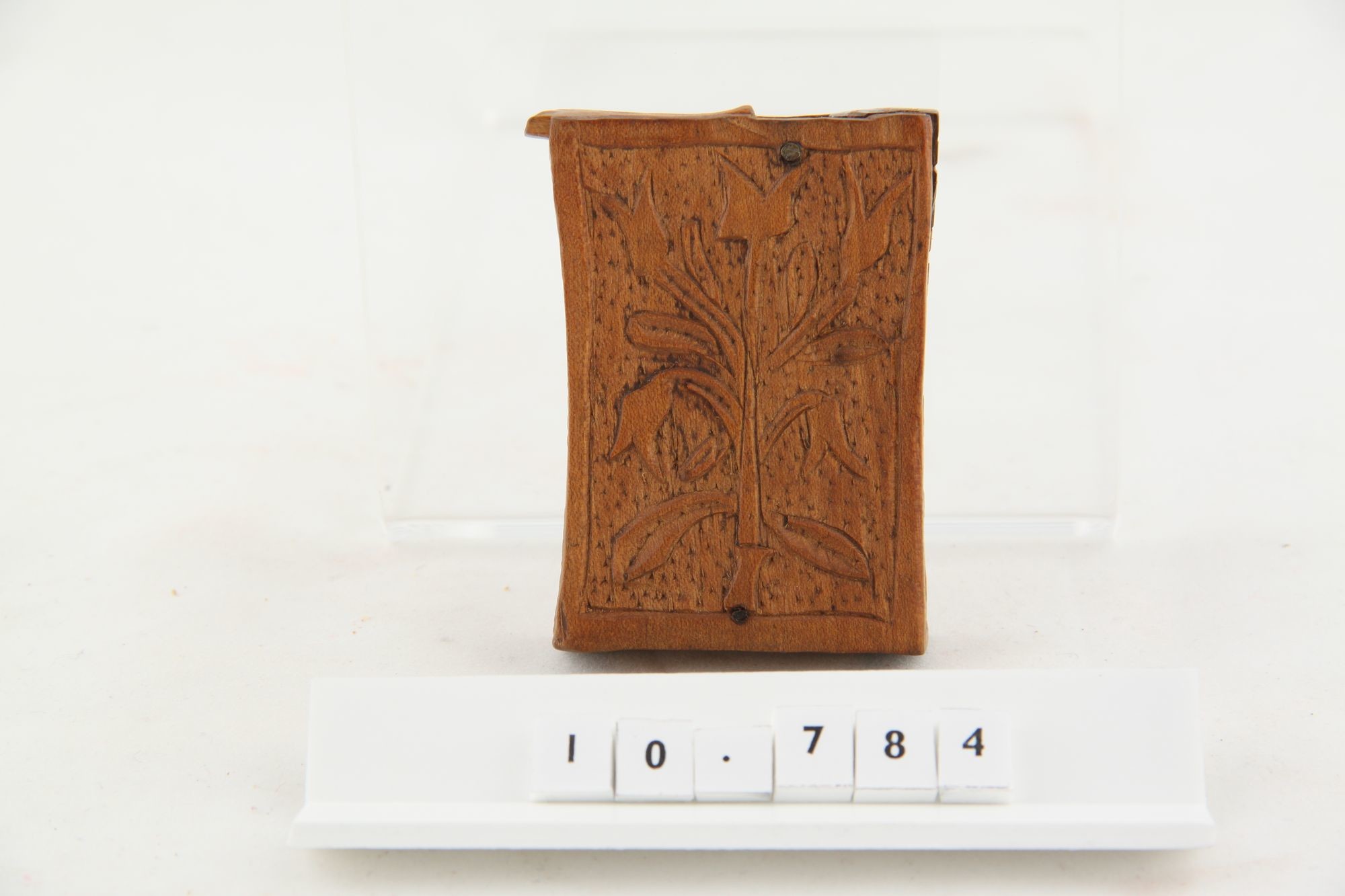 Gyufatartó, faragott fából (Rippl-Rónai Múzeum RR-F)