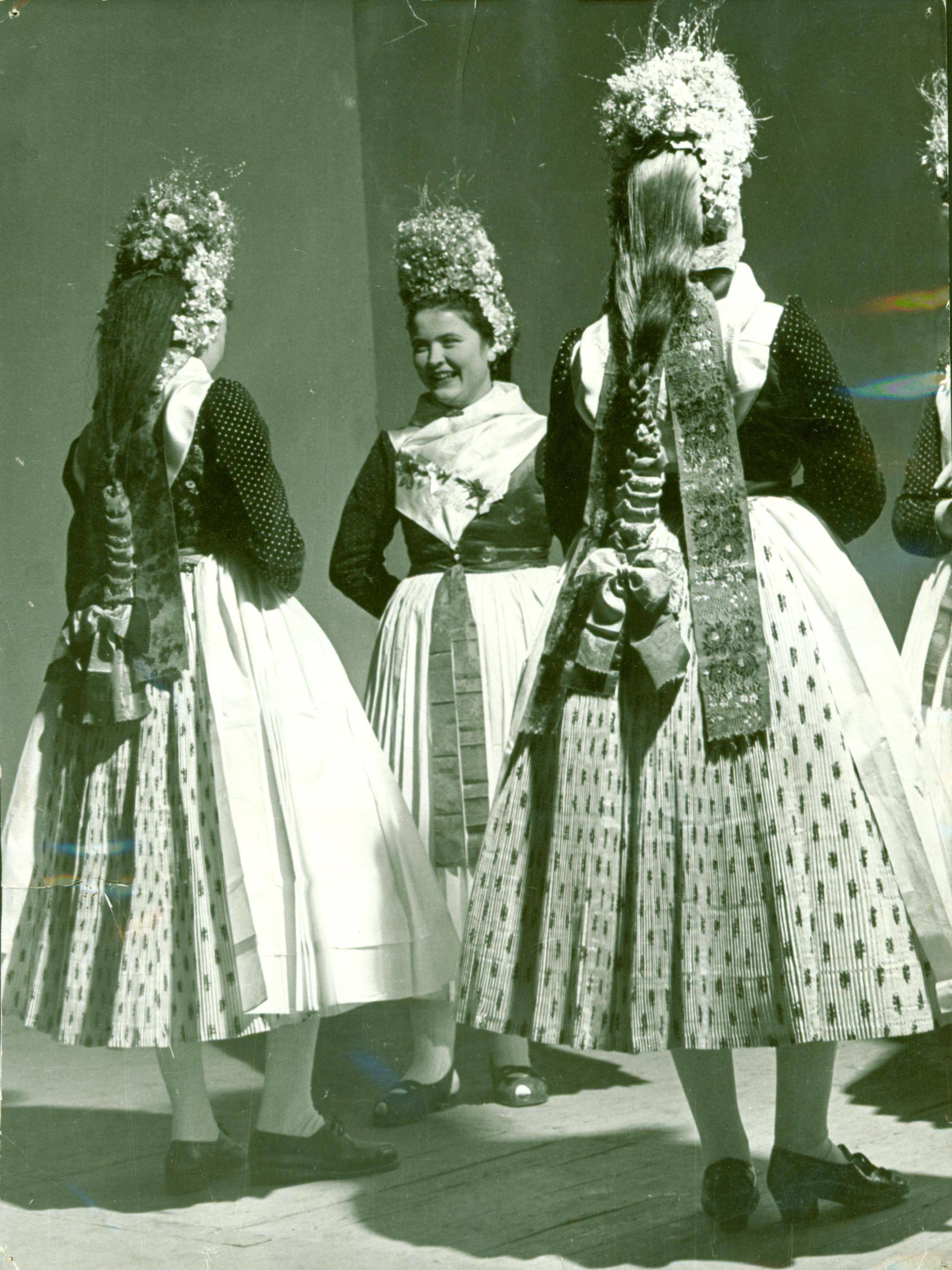 Német menyecskék Szulokon (Rippl-Rónai Múzeum RR-F)