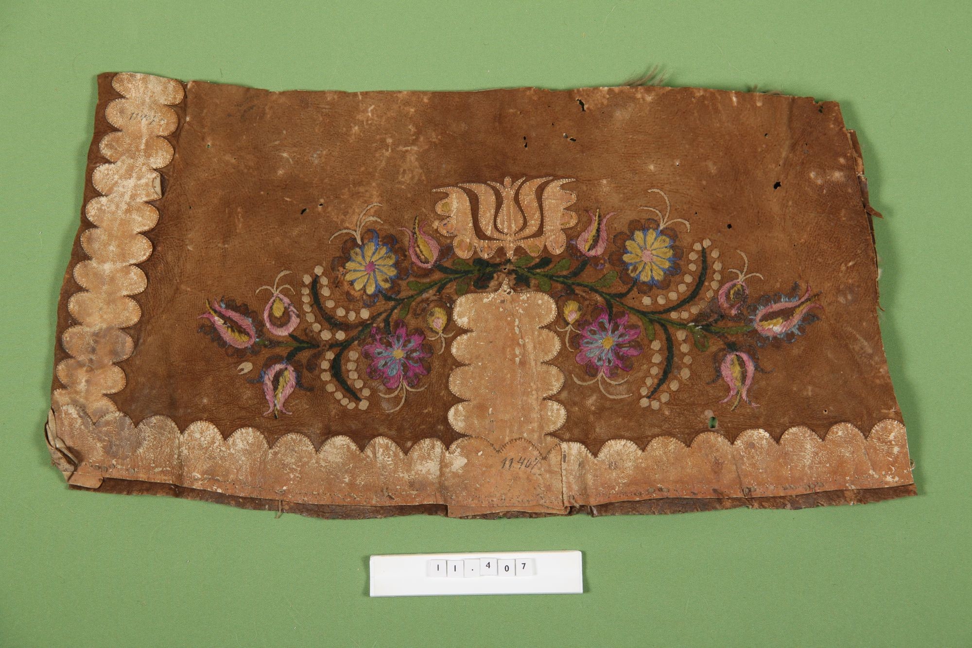 Régi bőrmellény darab (Rippl-Rónai Múzeum RR-F)