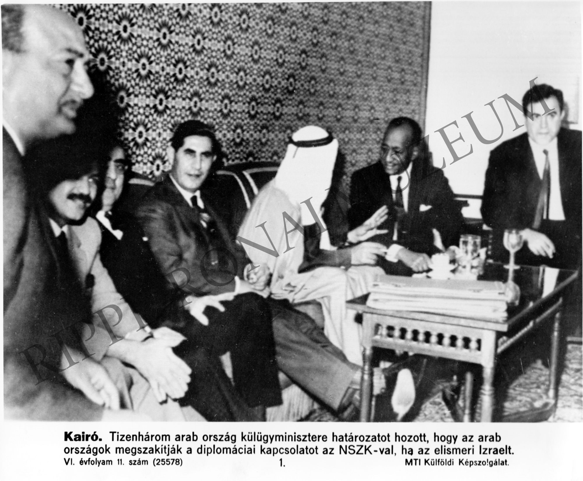 13 arab ország külügyminisztere határozatot hozott,hogy az arab országok megszakítják a diplomáciai kapcsolatot a Német Szövetségi Köztársasággal, ha az elismer (Rippl-Rónai Múzeum CC BY-NC-SA)