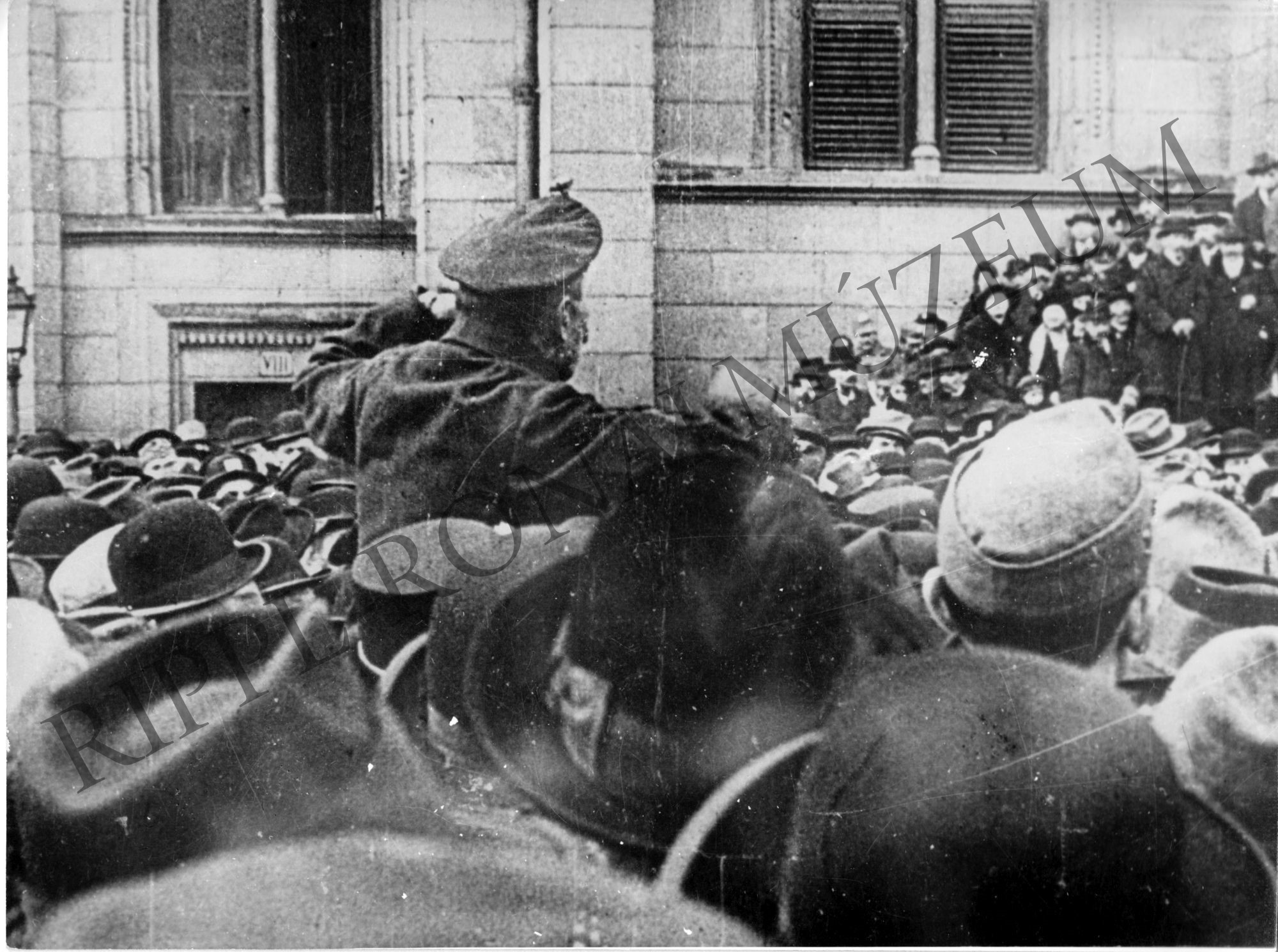 1919. március 22. Egy az első kommunista gyűlések közül. (Rippl-Rónai Múzeum CC BY-NC-SA)