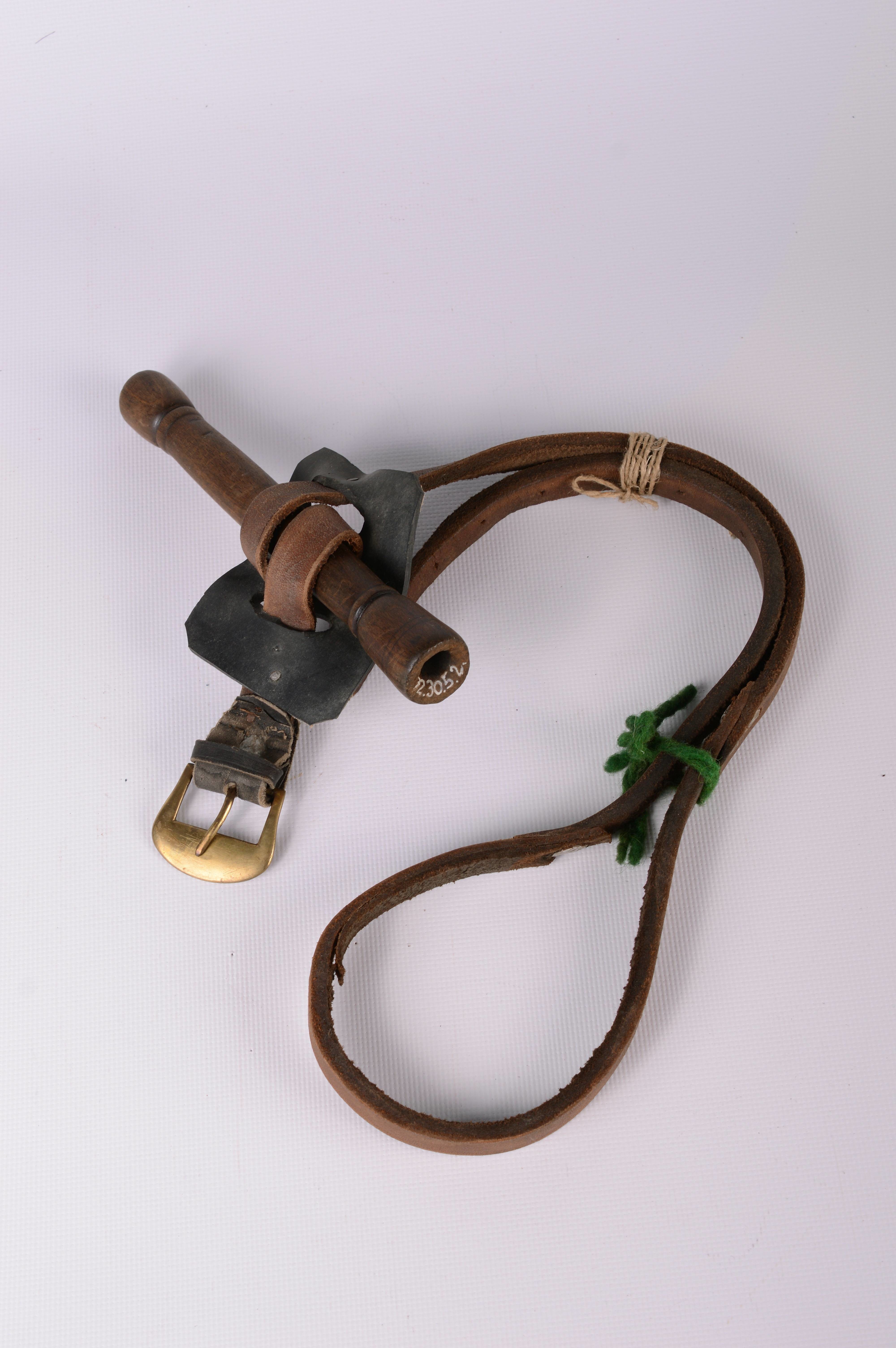 Öv tutyis mesterséghez és tűtartó (Rippl-Rónai Múzeum RR-F)