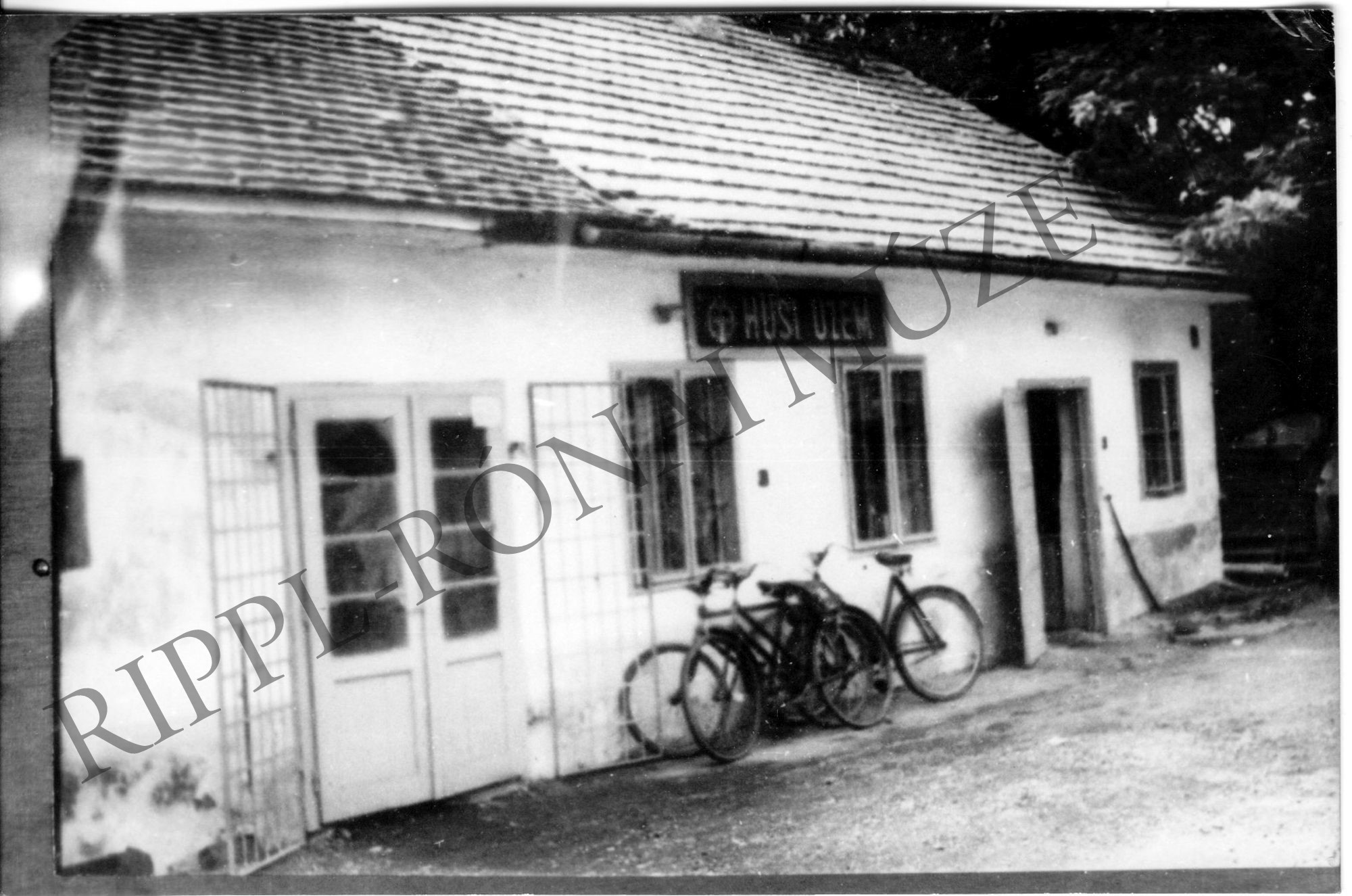 Üdítőital-üzem a volt Mátyás vendéglő udvarában - Nagyatádon (Rippl-Rónai Múzeum CC BY-NC-SA)