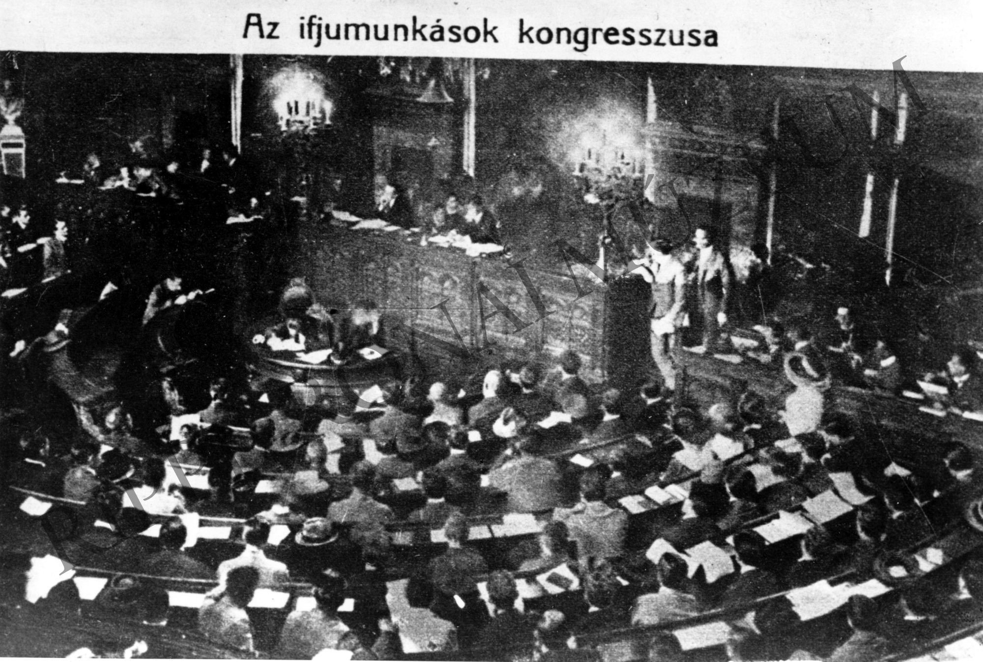 Ülésezik az Ifjúmunkás Kongresszus 1919. június (Rippl-Rónai Múzeum CC BY-NC-SA)