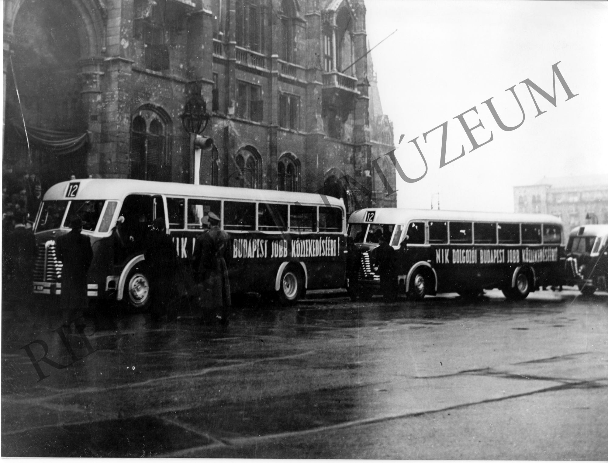 Új autóbuszokat adnak át a forgalomnak (Rippl-Rónai Múzeum CC BY-NC-SA)