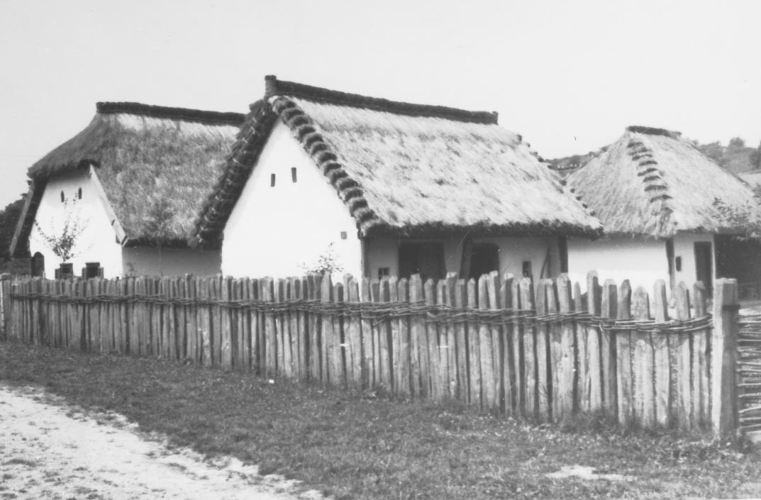 A csökölyi kettős kamra és a nagykorpádi lakóház ÉK - ről (Rippl-Rónai Múzeum CC BY-NC-ND)