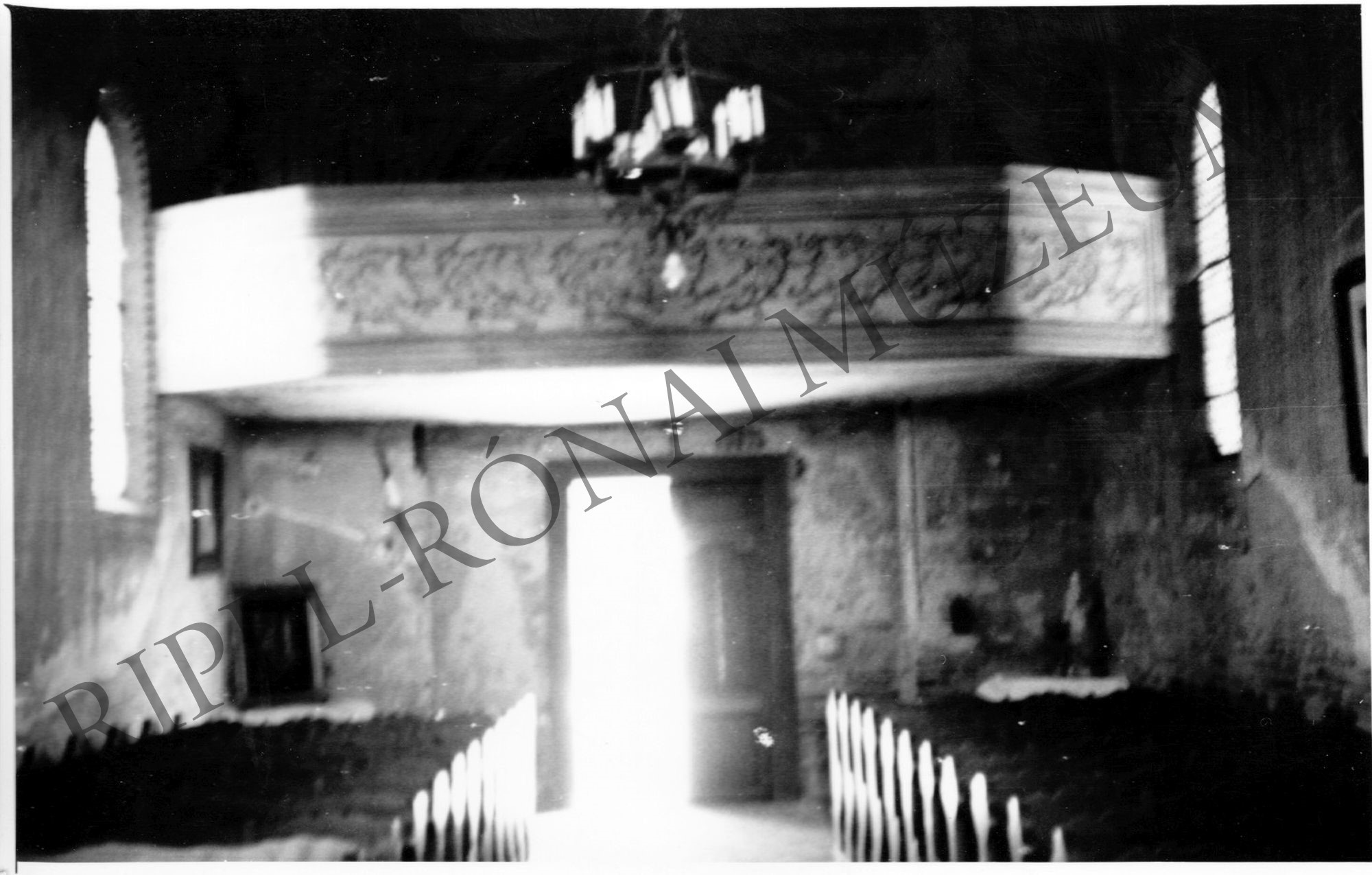 A kaposvári Kálvária kápolnája - belső rész: karzat és a padsorok (Rippl-Rónai Múzeum CC BY-NC-SA)