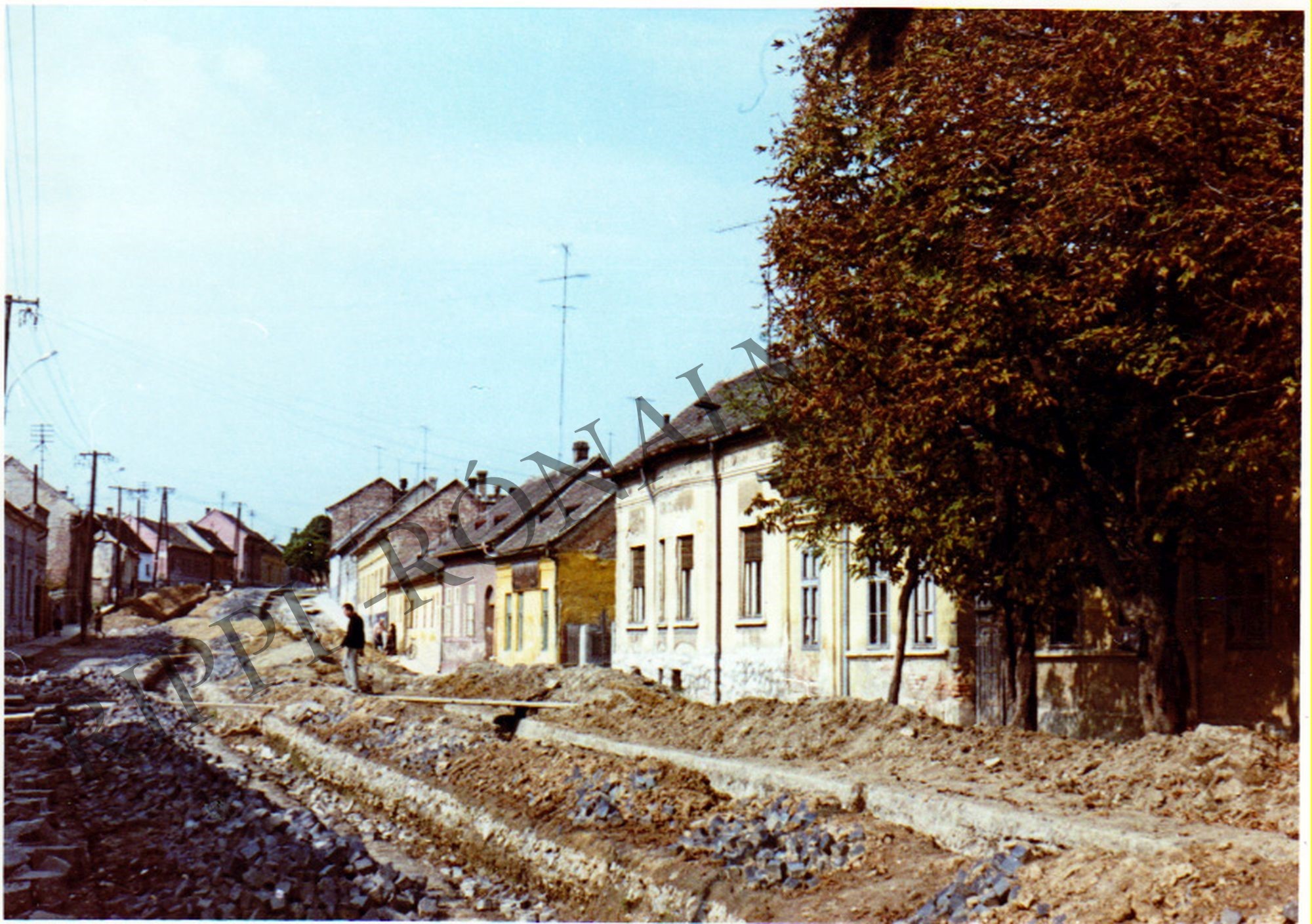 A kaposvári Kanizsai utca a gázcsövek fektetése miatt felbontva (Rippl-Rónai Múzeum CC BY-NC-SA)