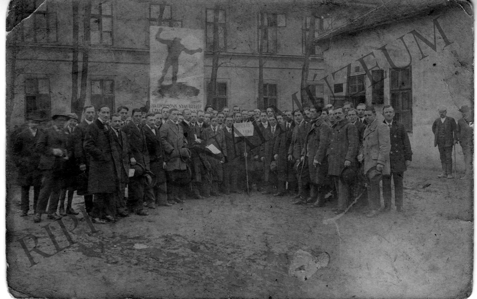 A kaposvári munkás dalárda csoportképe (Rippl-Rónai Múzeum CC BY-NC-SA)
