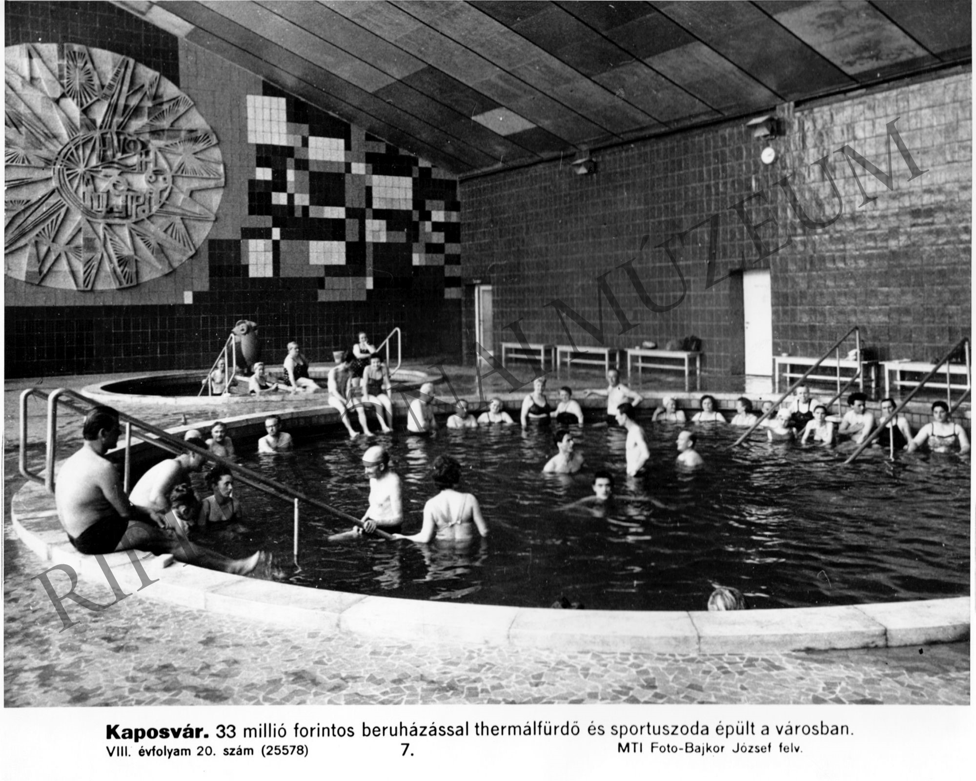 A kaposvári termálfürdő medencéje (Rippl-Rónai Múzeum CC BY-NC-SA)