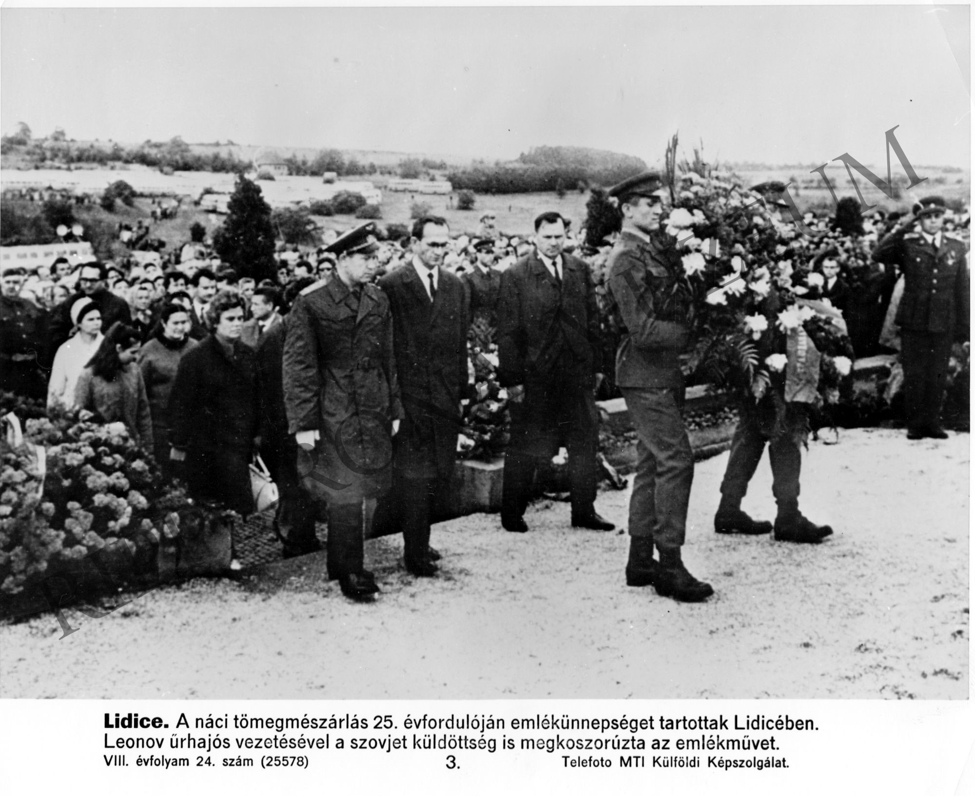 A náci tömegmészárlás 25. évfordulóján emlékünnepséget tartottak Lidicében. (Rippl-Rónai Múzeum CC BY-NC-SA)