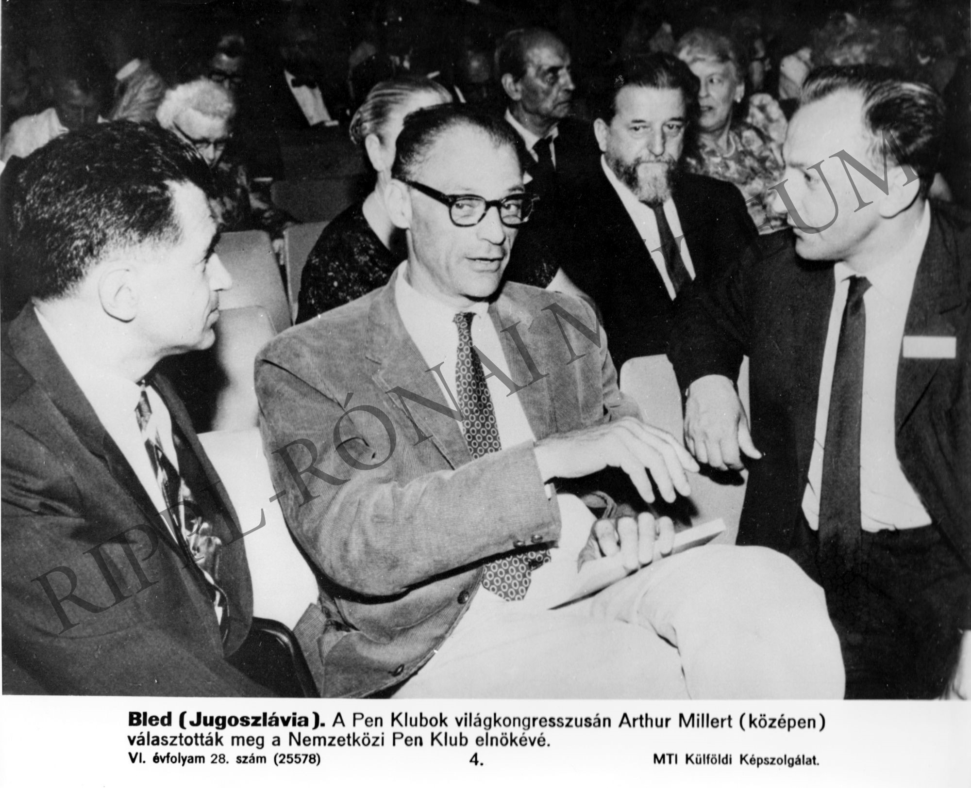 A Pen-Klubok világkongresszusán Arthur Millert választották meg a Nemzetközi Pen Klub elnökévé (Rippl-Rónai Múzeum CC BY-NC-SA)