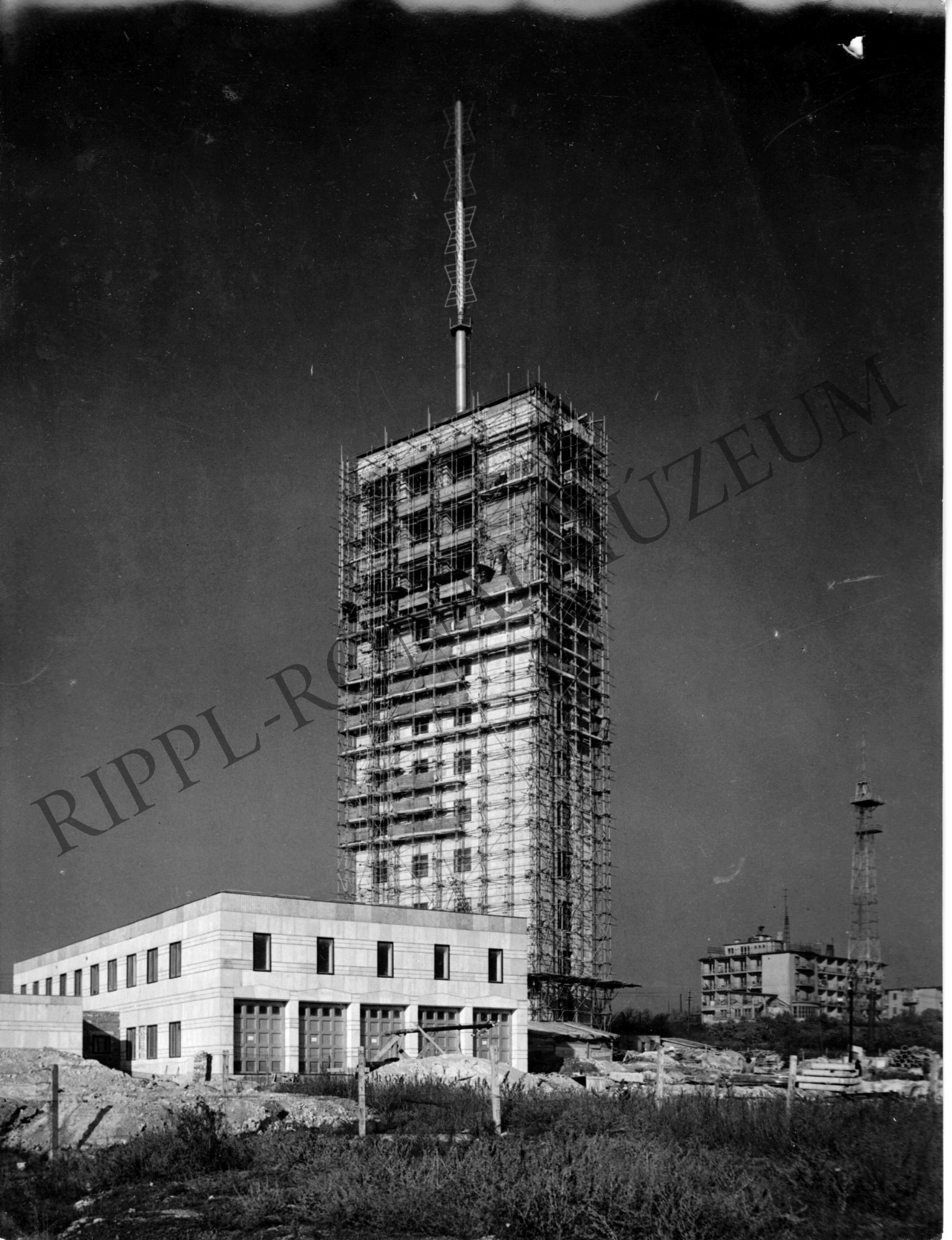 A Szabadsághegyi televíziós torony építése (Rippl-Rónai Múzeum CC BY-NC-SA)