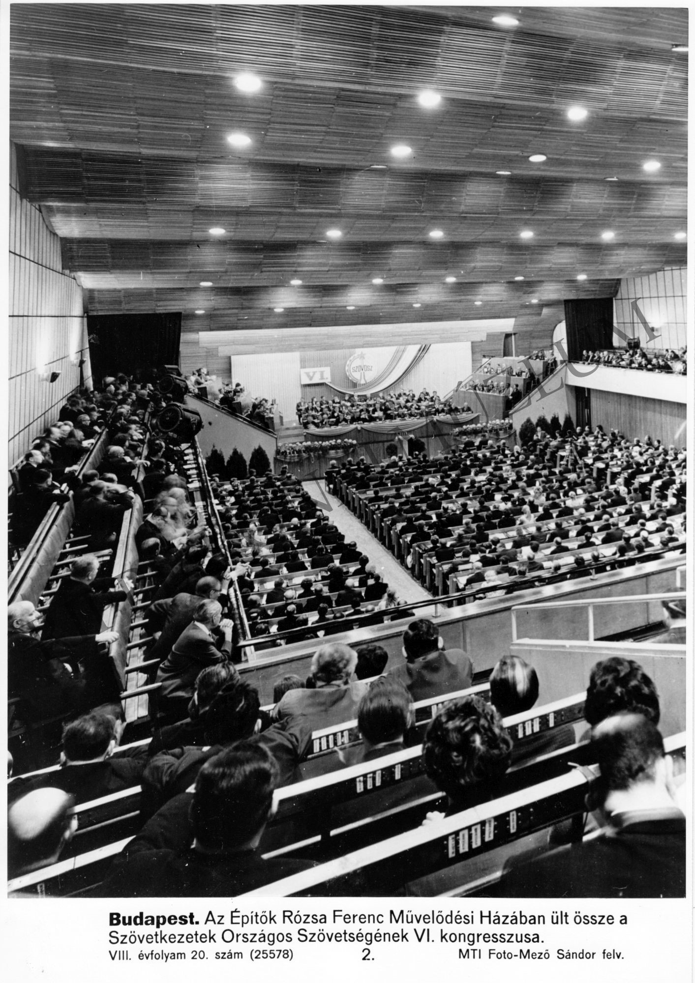 A Szövetkezetek Országos Szövetségének VI. kongresszusa az Építők Rózsa Ferenc Művelődési Házában ült össze (Rippl-Rónai Múzeum CC BY-NC-SA)