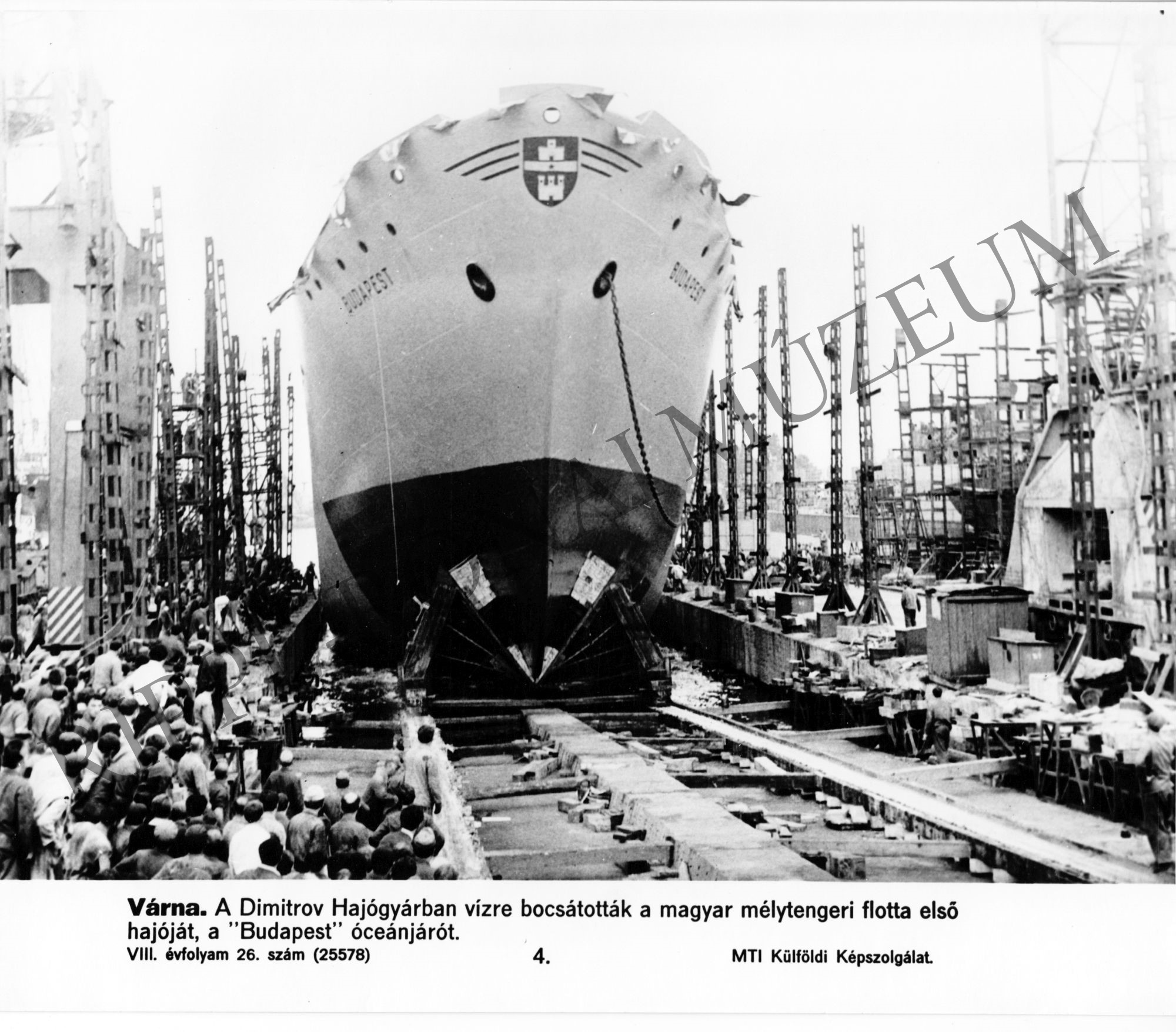 A várnai Dimitrov Hajógyárban vízre bocsátották a magyar mélytengeri flotta első hajóját, a "Budapest" óceánjárót (Rippl-Rónai Múzeum CC BY-NC-SA)