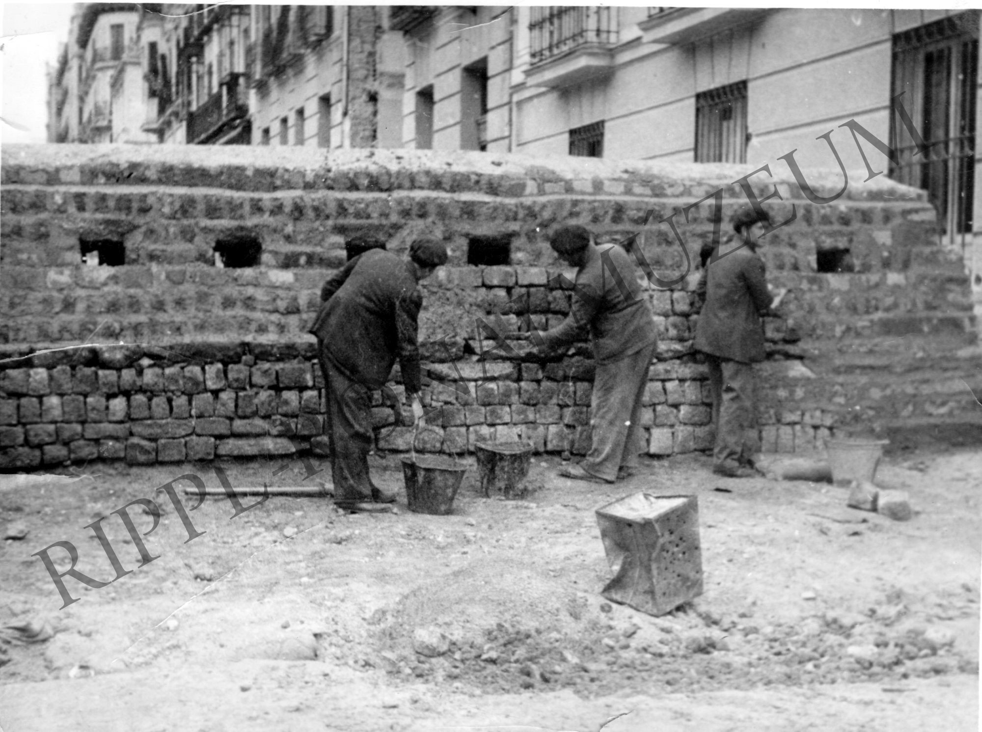 A védőfal építése Madridban (Rippl-Rónai Múzeum CC BY-NC-SA)