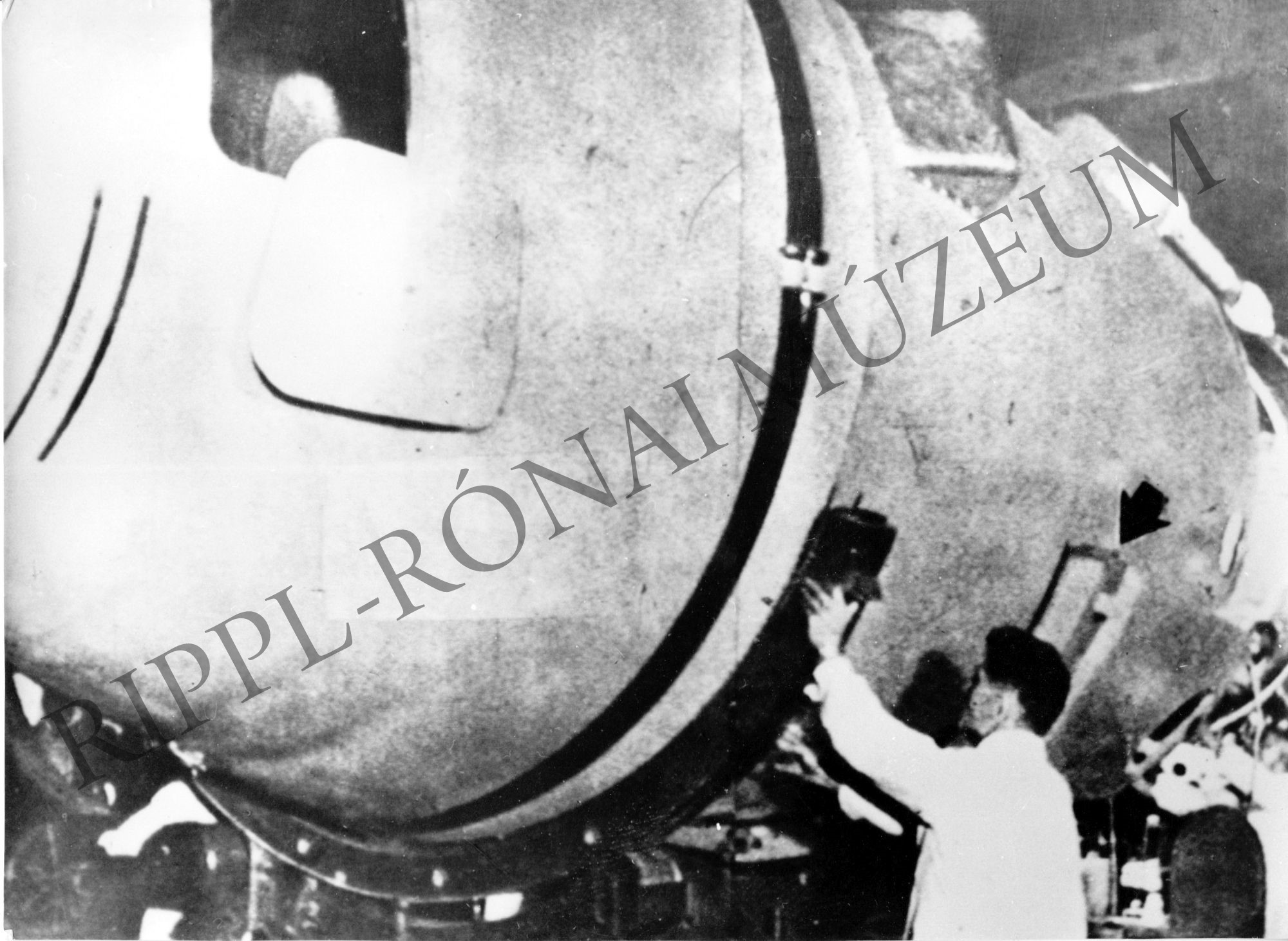 A Voszhod-2. Leonov űrsétája fényképen bemutatva (Rippl-Rónai Múzeum CC BY-NC-SA)