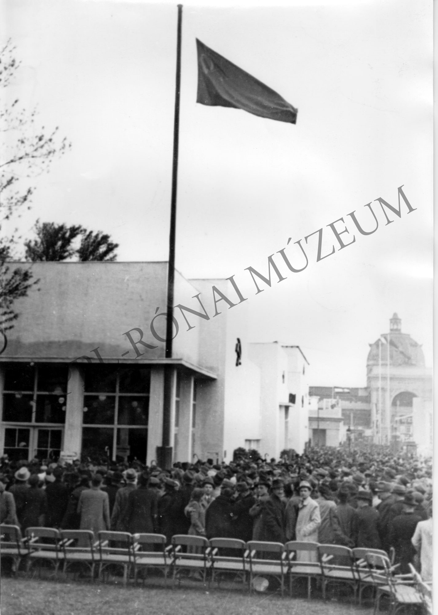 Az 1941-es Budapesti Nemzetközi Vásáron a szovjet pavilon megnyitása (Rippl-Rónai Múzeum CC BY-NC-SA)