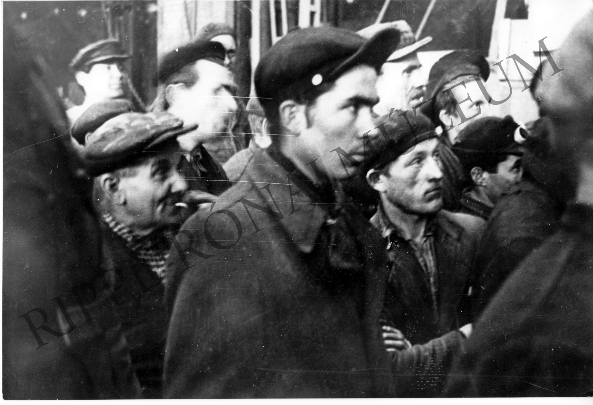 Az 1946-os "összeesküvés" elleni tiltakozó gyűlés a MÁVAG-ban. 1947. január 21. (Rippl-Rónai Múzeum CC BY-NC-SA)