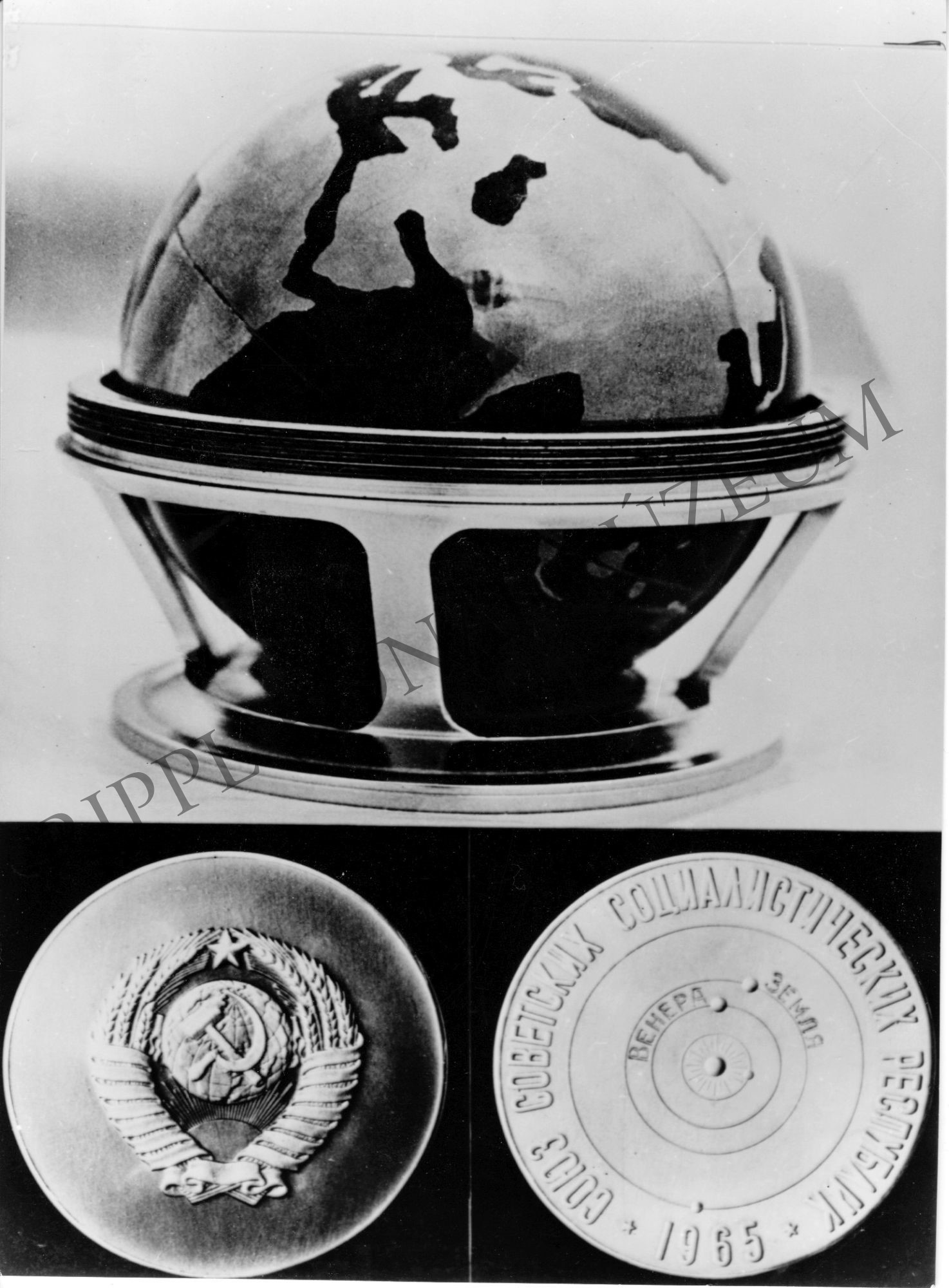 Az egyik szovjet rállomással a Holdra juttatott szovjet felségjelvények (Rippl-Rónai Múzeum CC BY-NC-SA)