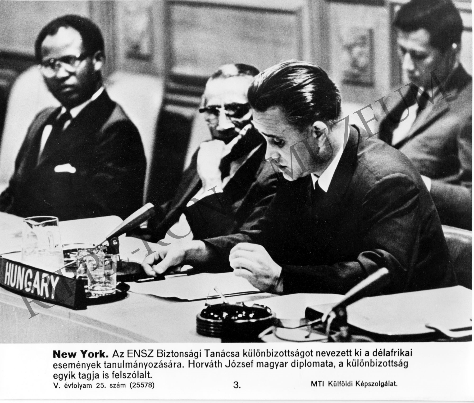 Az ENSZ Biztonsági Tanácsa különbizottságot nevezett ki a délafrikai események tanulmányozására. Horváth József magyar diplomata, a különbizottság egyik tagja (Rippl-Rónai Múzeum CC BY-NC-SA)