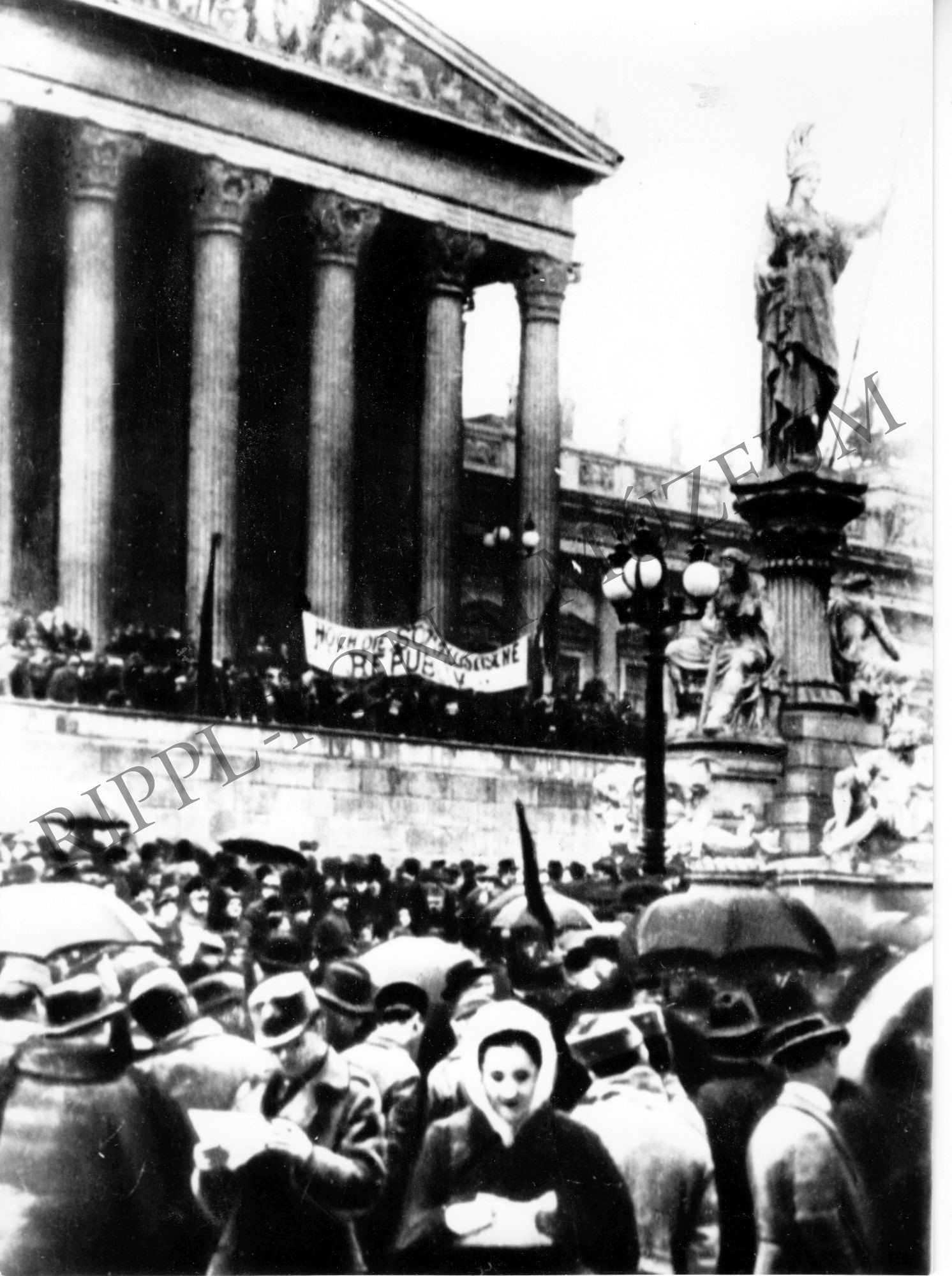 Az osztrák köztársaság kikiáltása Bécsben 1918. november 12. (Rippl-Rónai Múzeum CC BY-NC-SA)