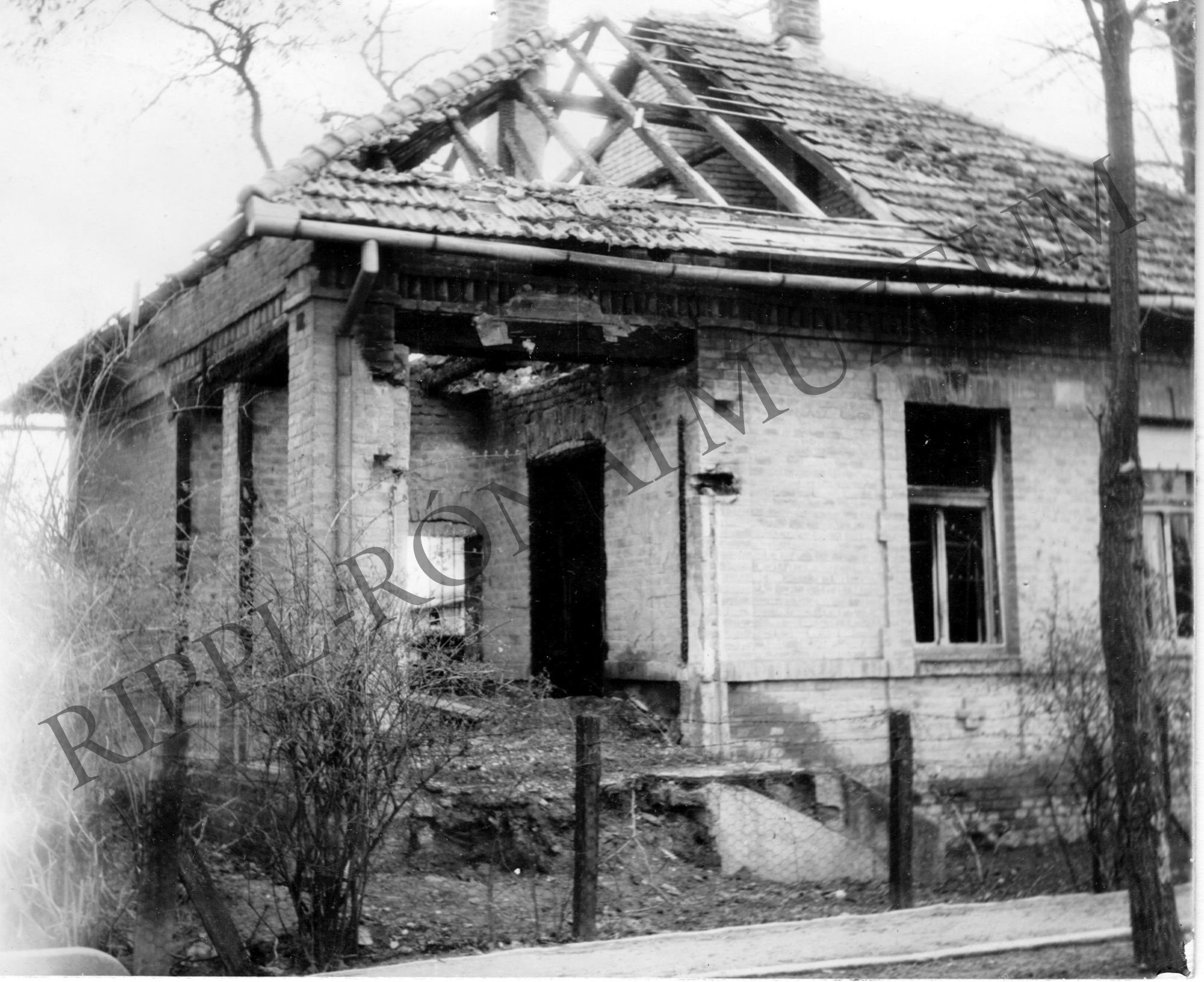 Balatonszárszói ház a második világháború után (Rippl-Rónai Múzeum CC BY-NC-SA)