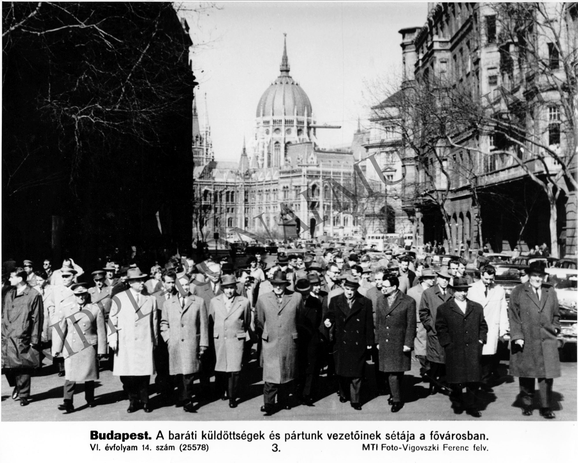 Baráti küldöttségek és pártunk vezetőinek sétája a fővárosban (Rippl-Rónai Múzeum CC BY-NC-SA)