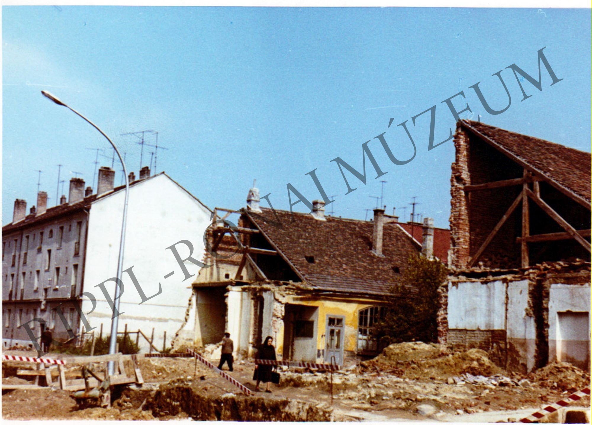 Bontásra váró házak a kaposvári Berzsenyi utcában (Rippl-Rónai Múzeum CC BY-NC-SA)