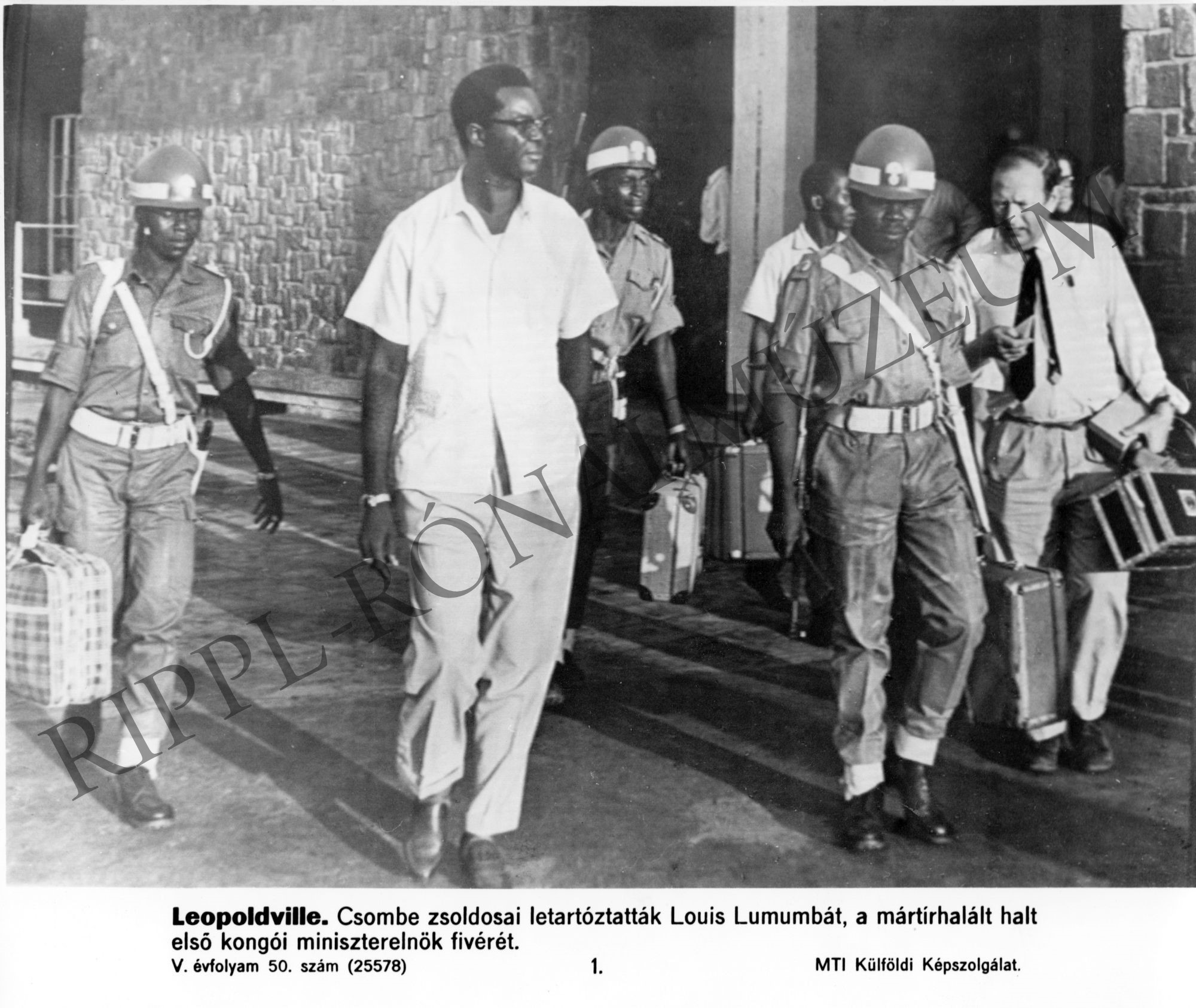 Csombe zsoldosai letartóztatták Louis Lumumbát,a mártírhalált halt kongói miniszterelnök fivérét. (Rippl-Rónai Múzeum CC BY-NC-SA)