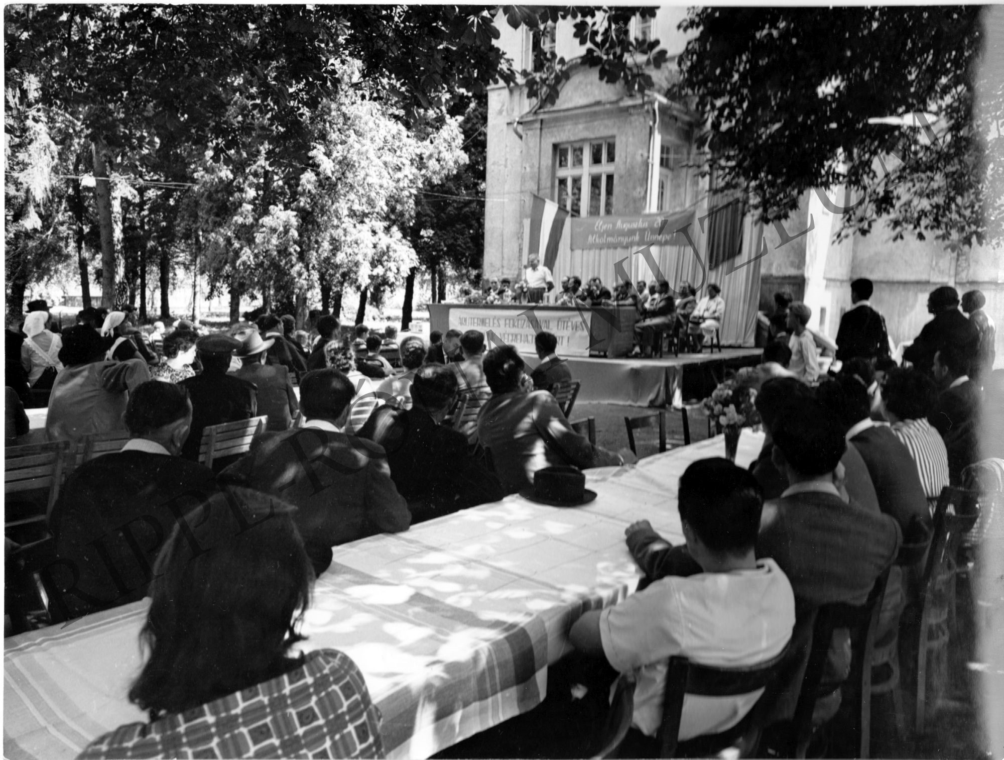 Dobi István a barcsi Vörös Csillag Tsz-be látogatott 1962. augusztus 20-án (Rippl-Rónai Múzeum CC BY-NC-SA)