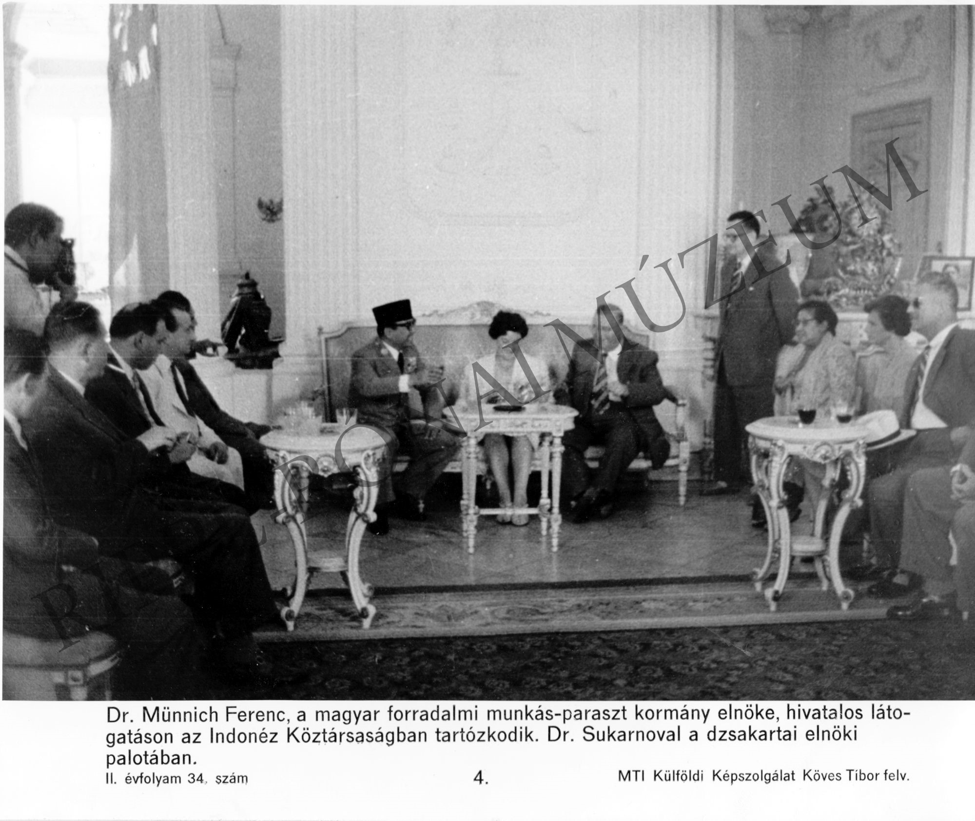 Dr. Münnich Ferenc, a magyar kormány elnöke Dzsakartában Dr. Sukarnoval tárgyal (Rippl-Rónai Múzeum CC BY-NC-SA)
