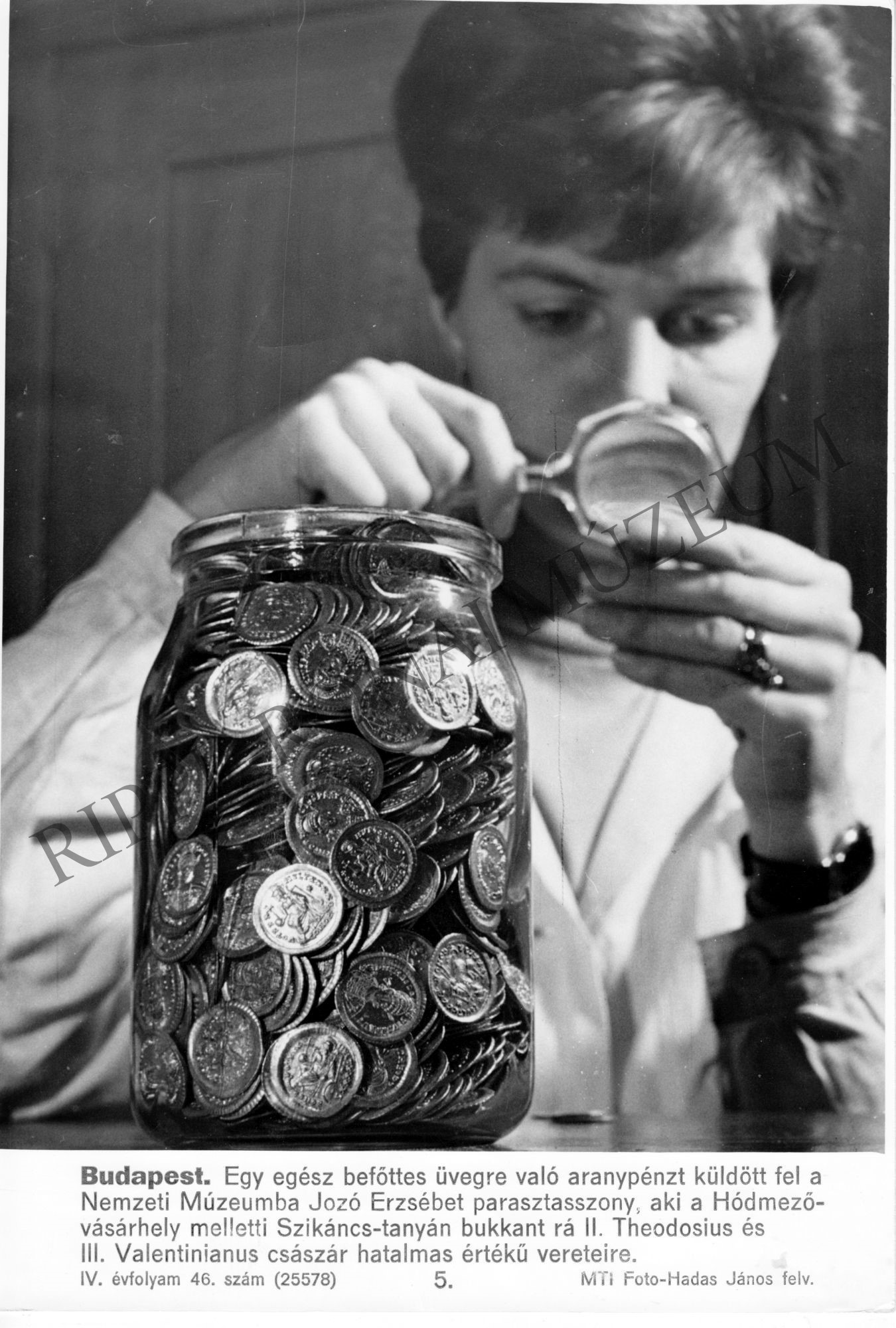 Egy befőttes üvegre való aranypénzt küldött a Nemzeti Múzeumba Jozó Erzsébet parasztasszony (Rippl-Rónai Múzeum CC BY-NC-SA)